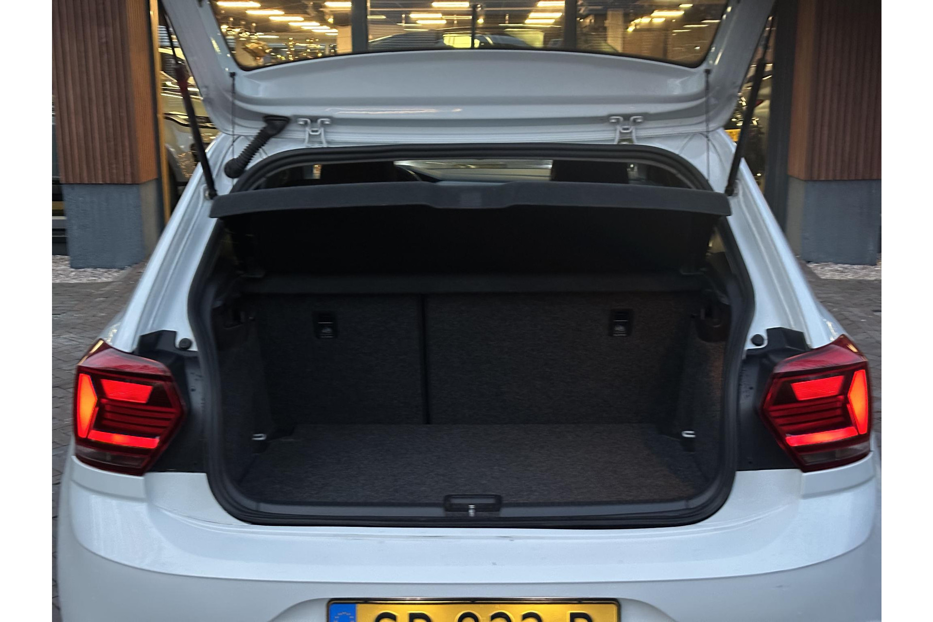 Volkswagen Polo 1.0 TSI Comfortline 2018 Pure white 10