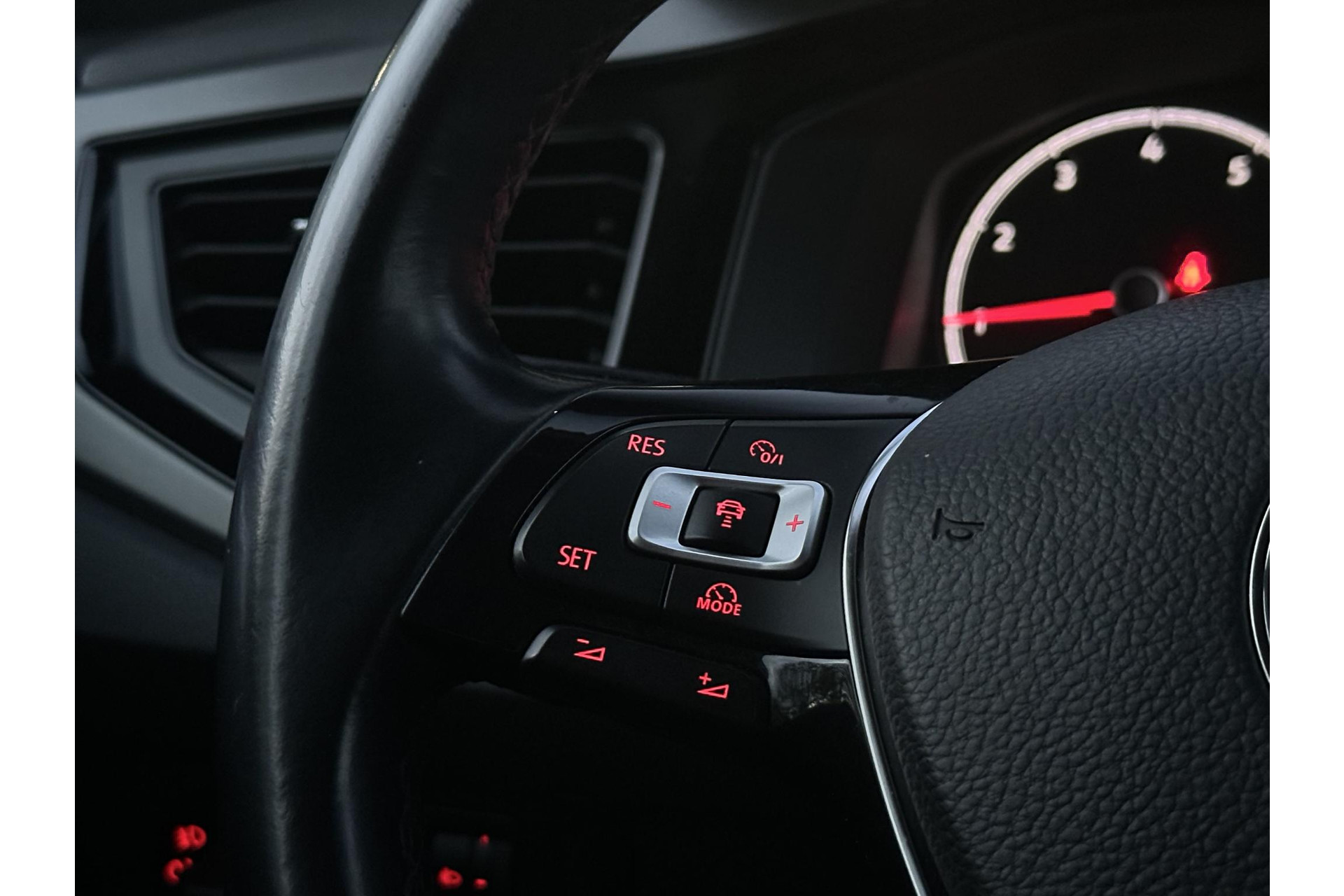 Volkswagen Polo 1.0 TSI Comfortline 2018 Pure white 16