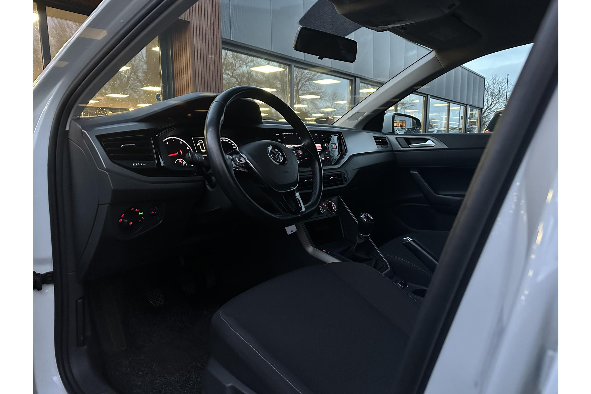 Volkswagen Polo 1.0 TSI Comfortline 2018 Pure white 2