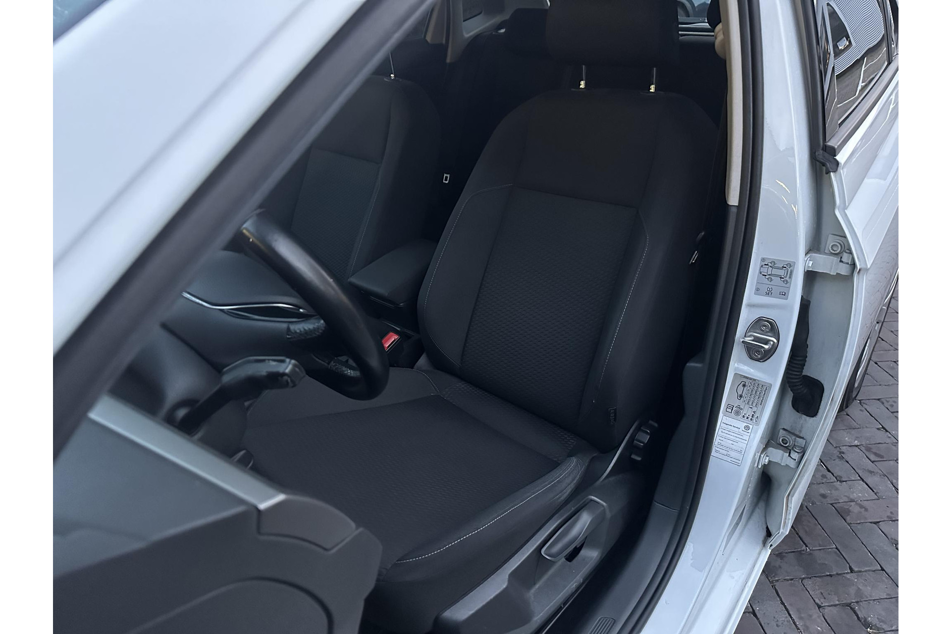 Volkswagen Polo 1.0 TSI Comfortline 2018 Pure white 4