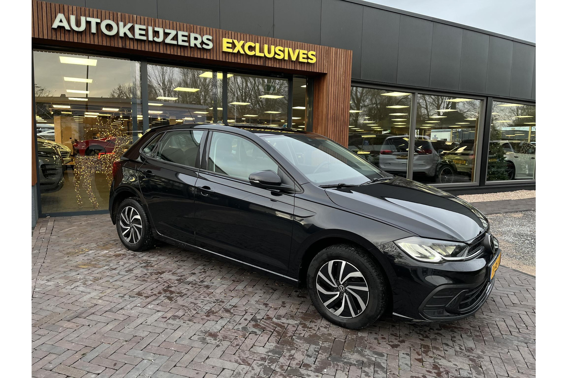 Volkswagen Polo 1.0 TSI Life Business 2022 Deep black 10