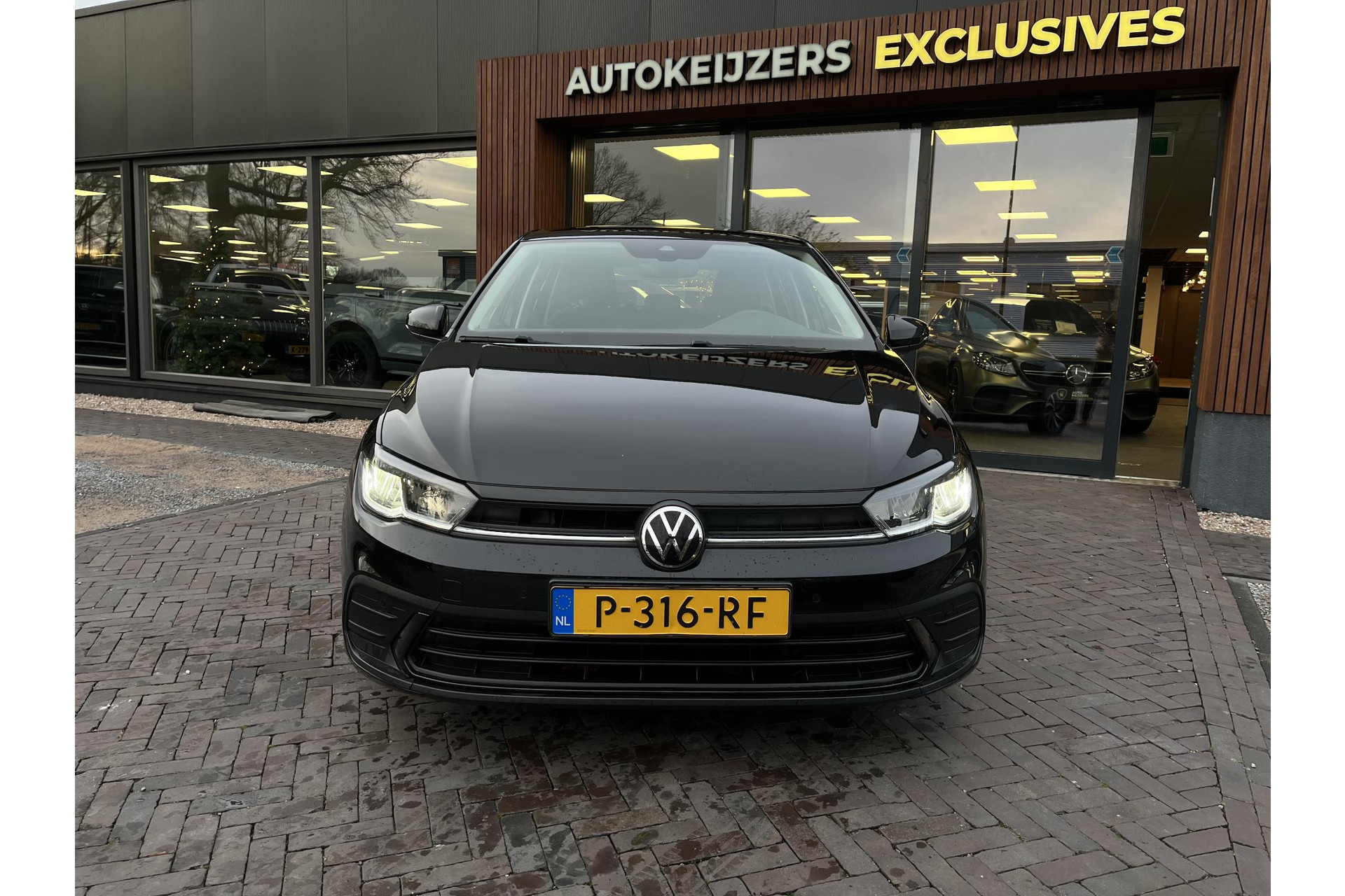 Volkswagen Polo 1.0 TSI Life Business 2022 Deep black 3