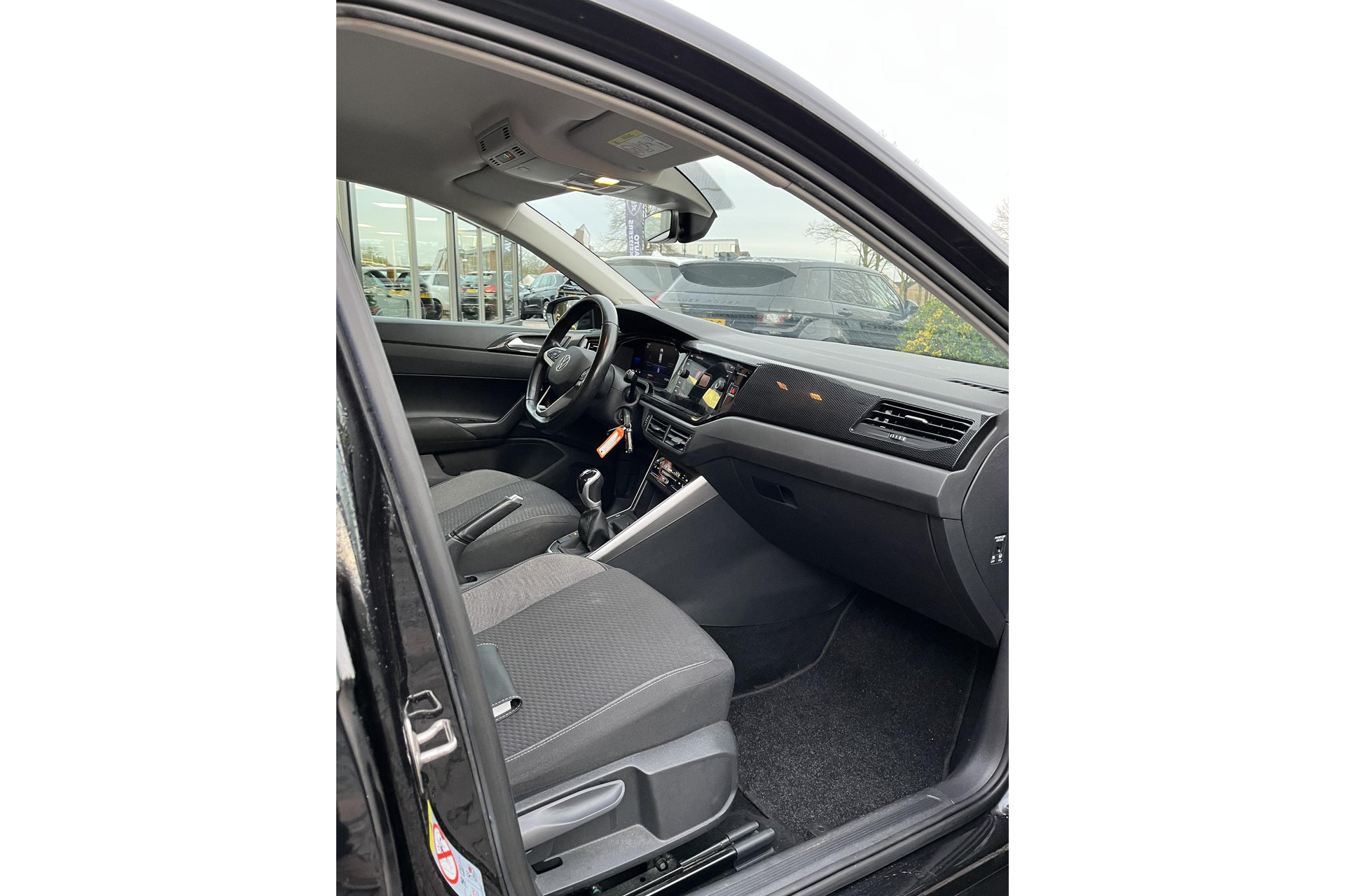 Volkswagen Polo 1.0 TSI Life Business 2022 Deep black 4