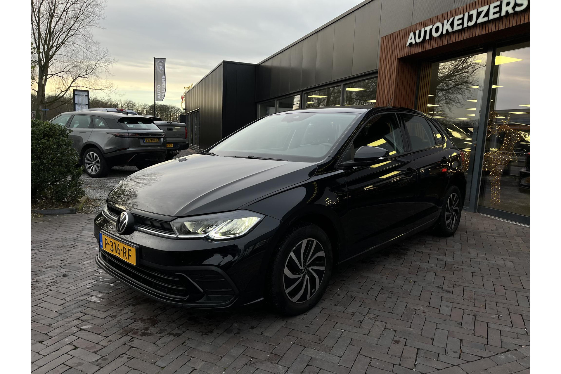 Volkswagen Polo 1.0 TSI Life Business 2022 Deep black 5