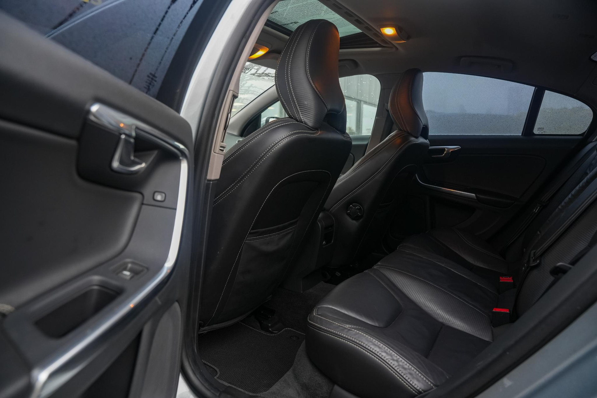 Volvo S60 1.6 T3 R-Design 2012 ELECTRIC SILVER (477) 10