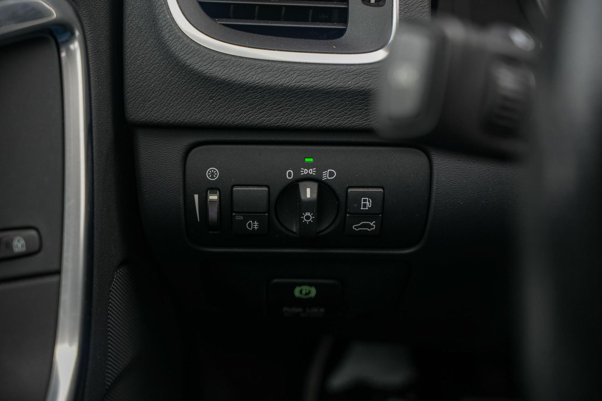 Volvo S60 1.6 T3 R-Design 2012 ELECTRIC SILVER (477) 22