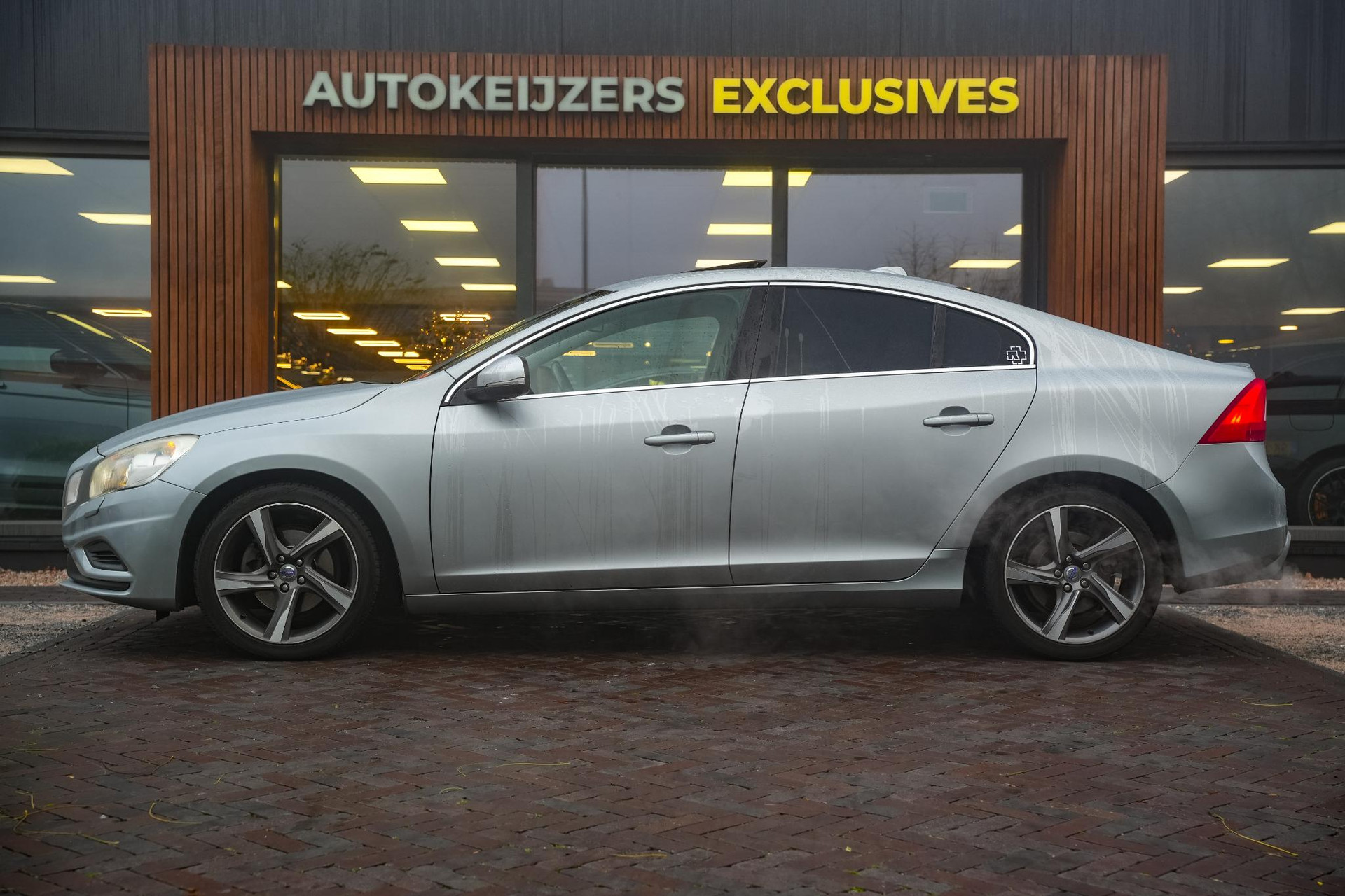 Volvo S60 1.6 T3 R-Design 2012 ELECTRIC SILVER (477) 5