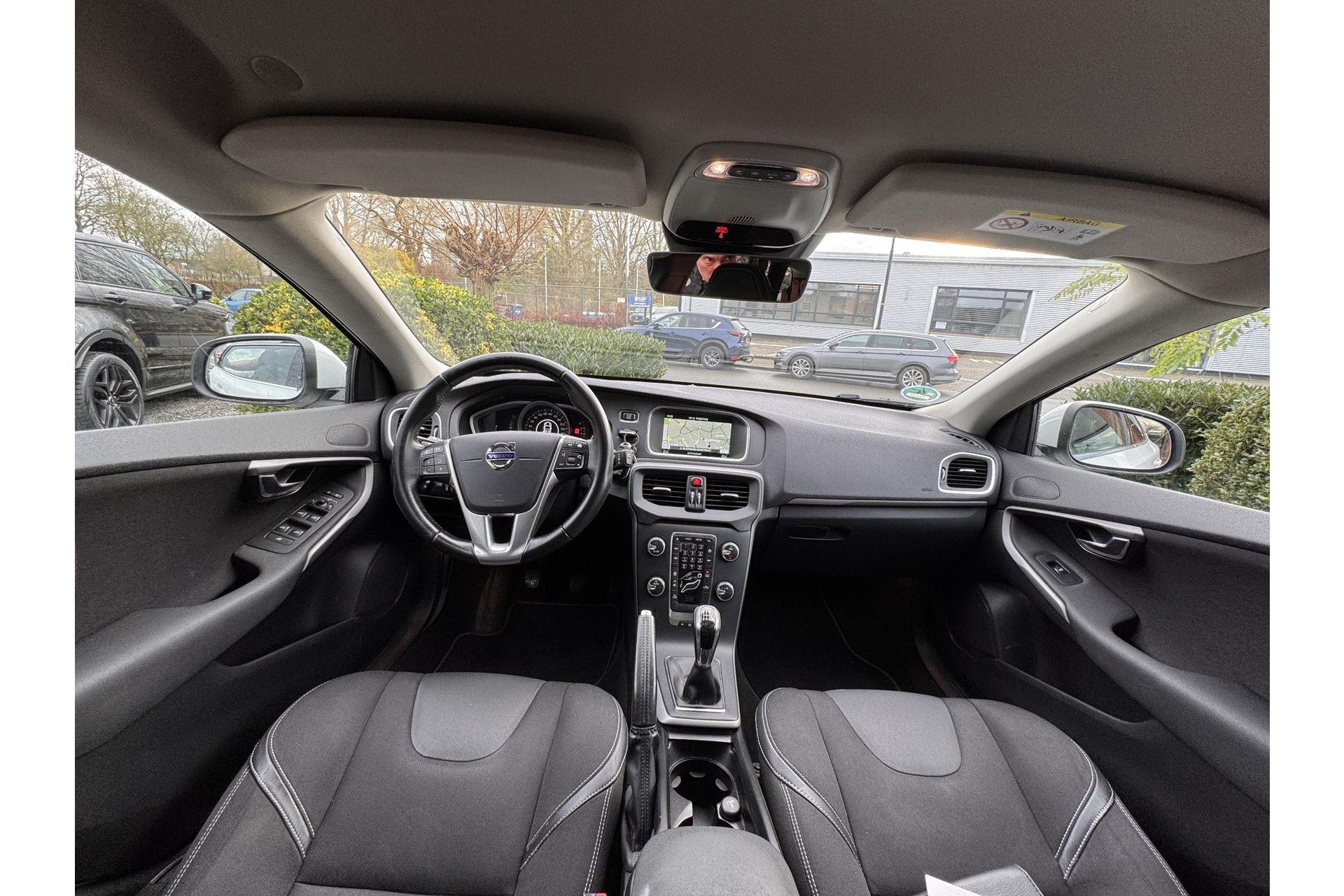 Volvo V40 2.0 T2 Momentum 2015 WHITE SOLID   (ICE WHITE) (614) 10