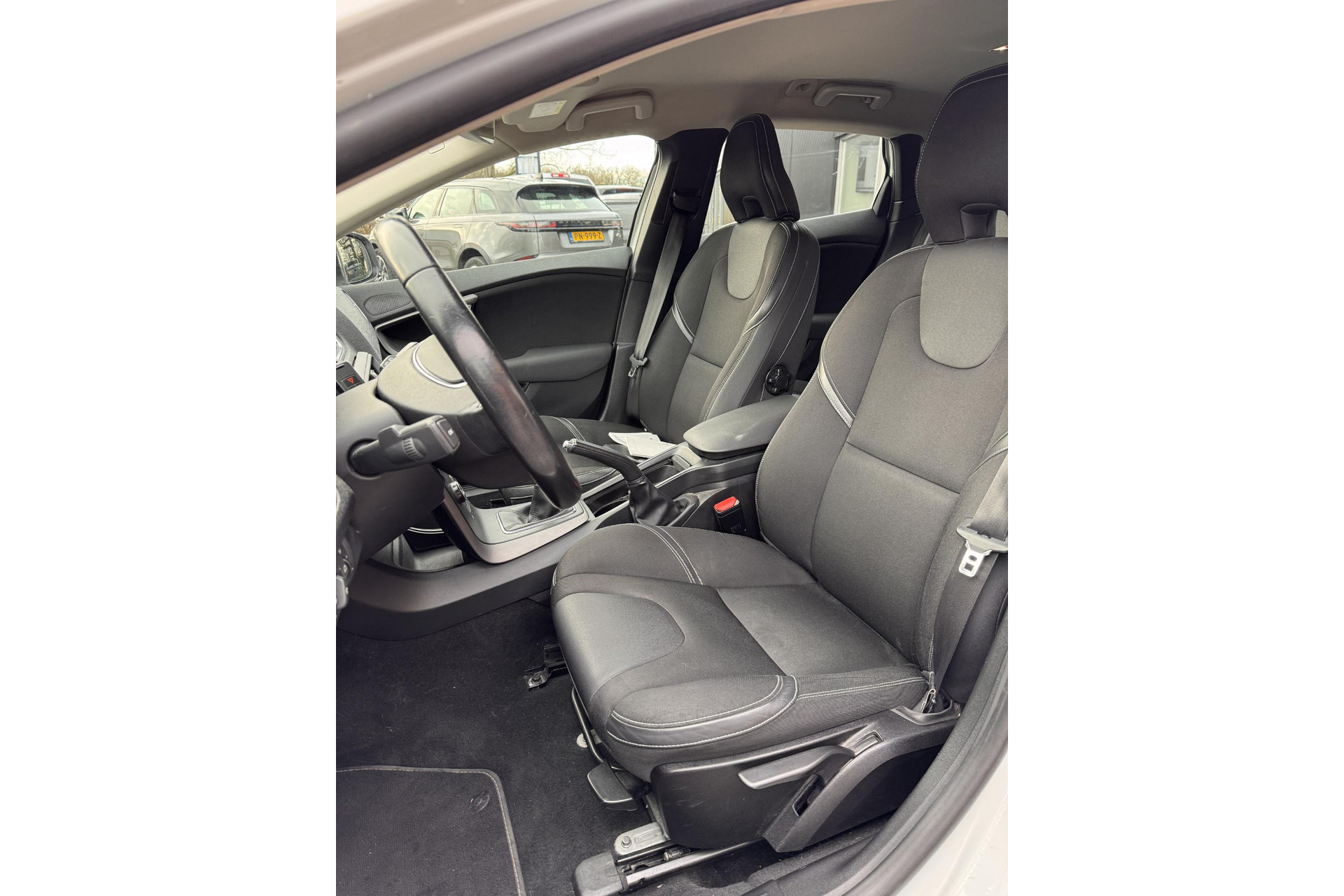 Volvo V40 2.0 T2 Momentum 2015 WHITE SOLID   (ICE WHITE) (614) 14