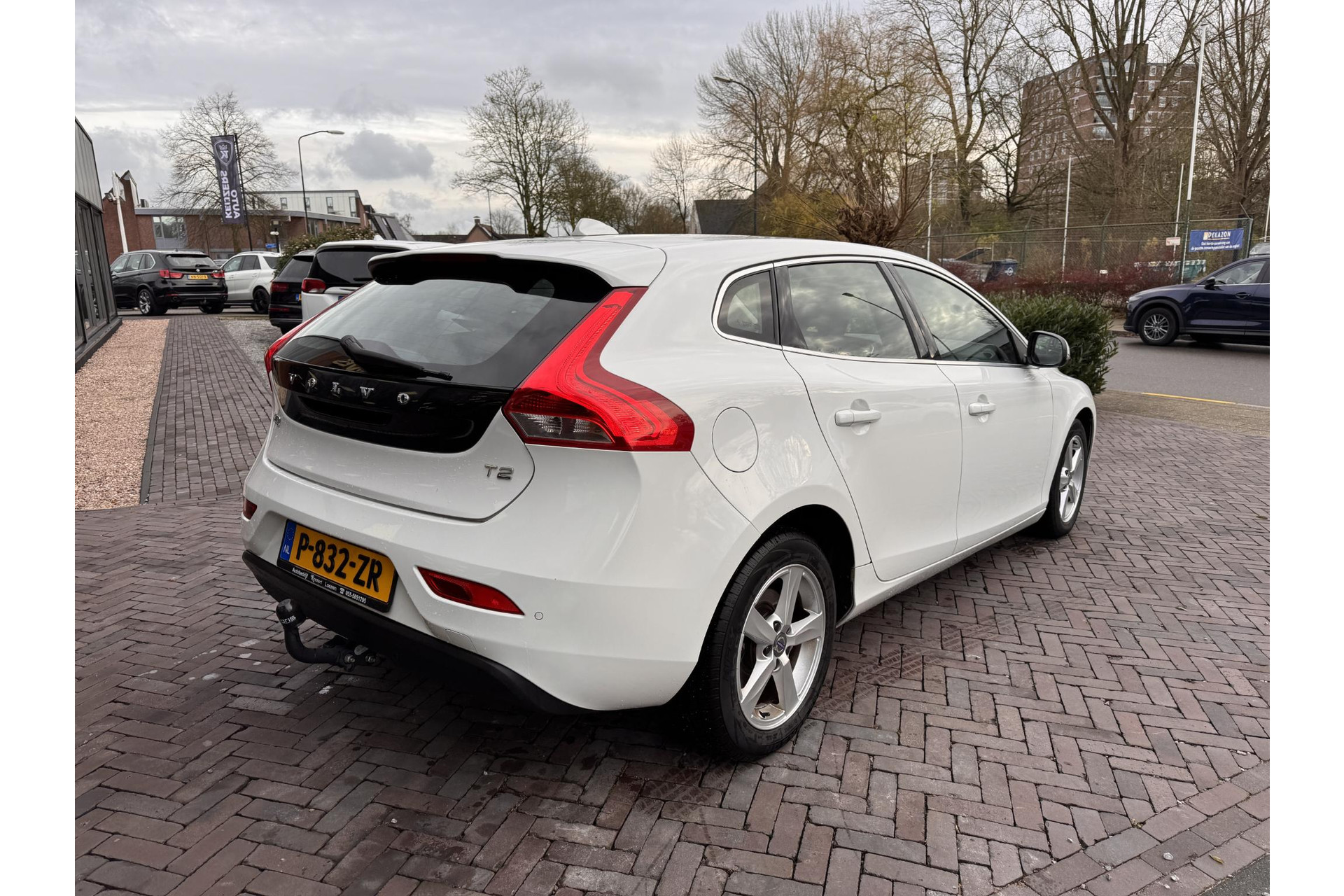 Volvo V40 2.0 T2 Momentum 2015 WHITE SOLID   (ICE WHITE) (614) 5