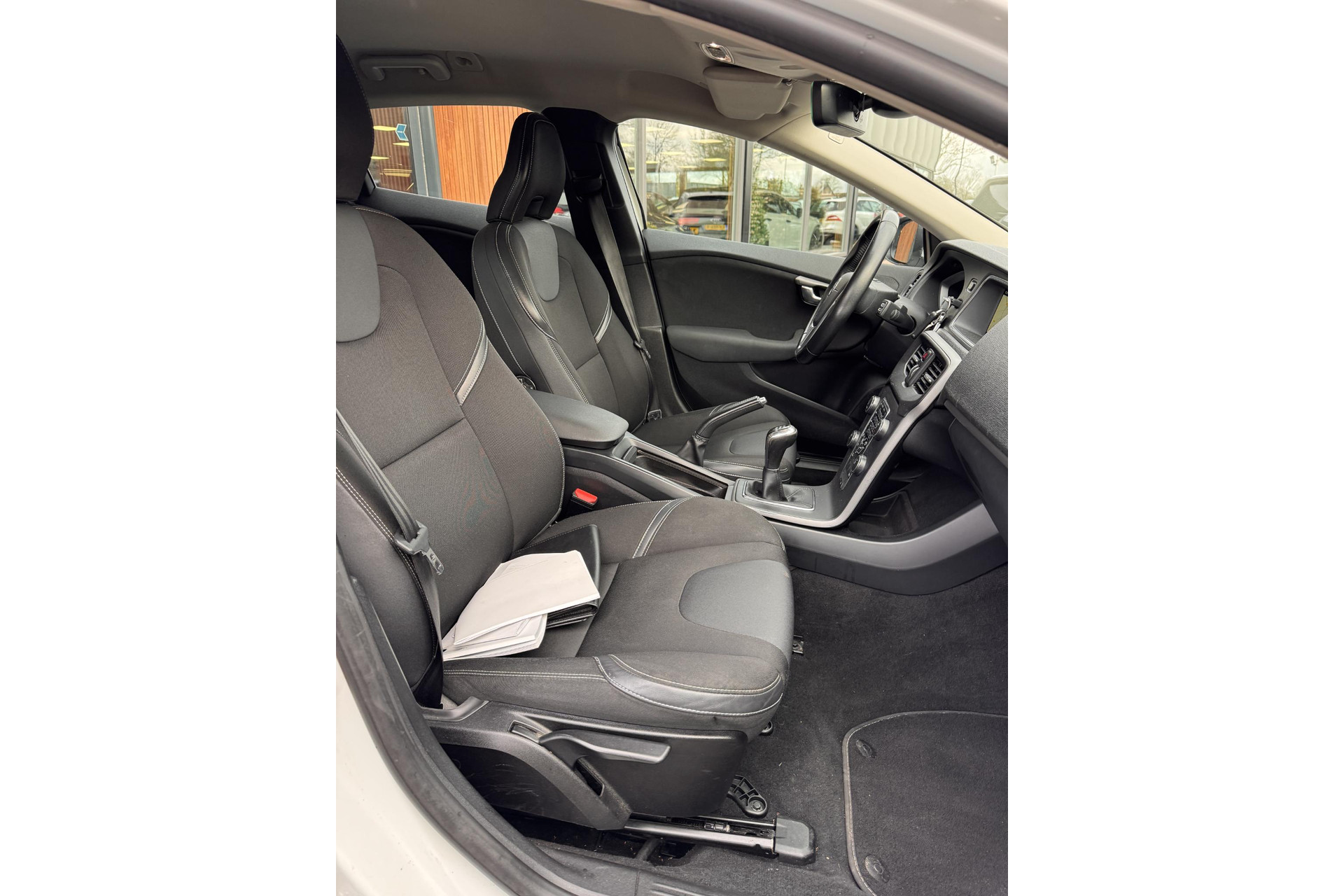 Volvo V40 2.0 T2 Momentum 2015 WHITE SOLID   (ICE WHITE) (614) 7