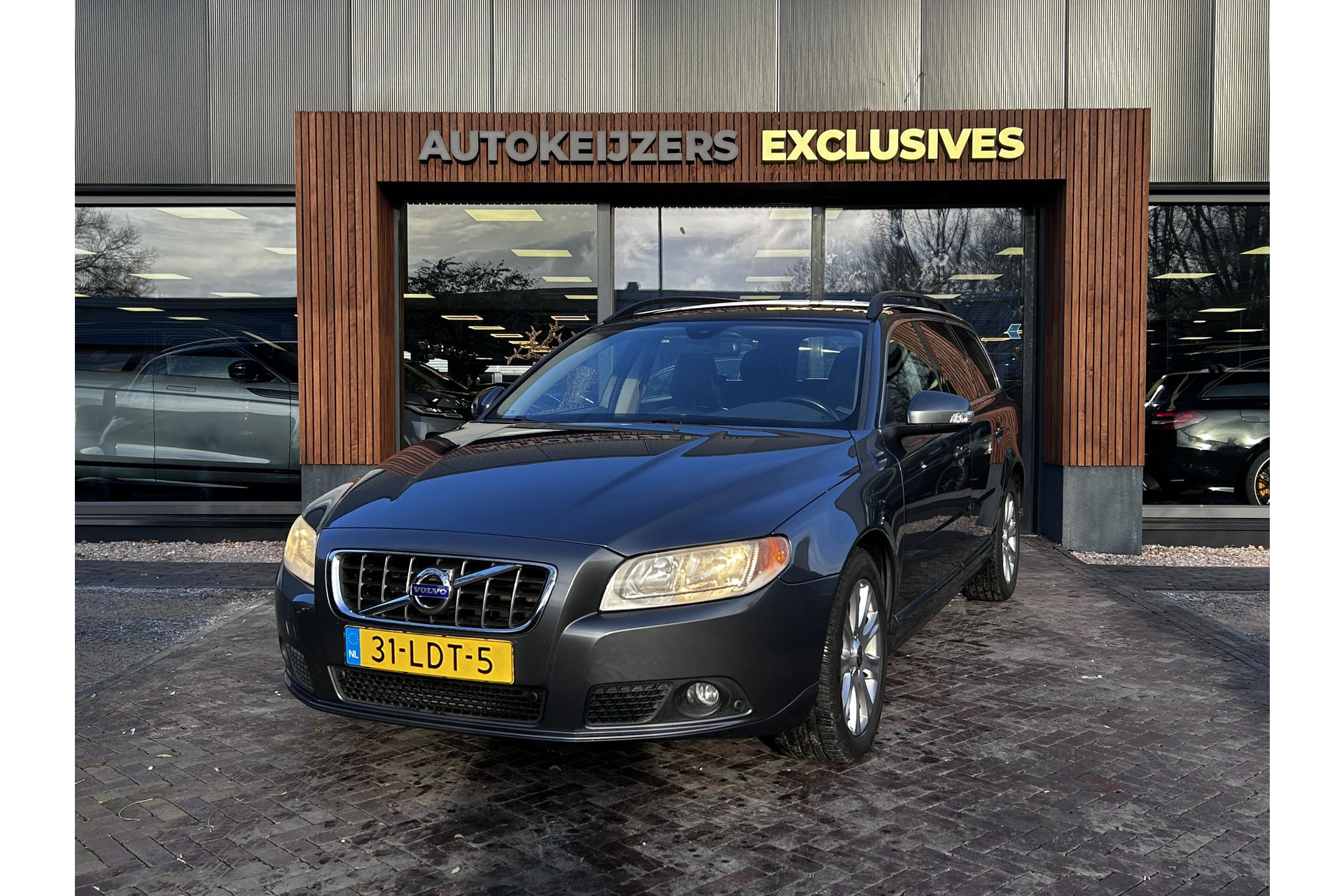 Volvo V70 2.4D Momentum 2010 TITANIUM GREY (455) 12