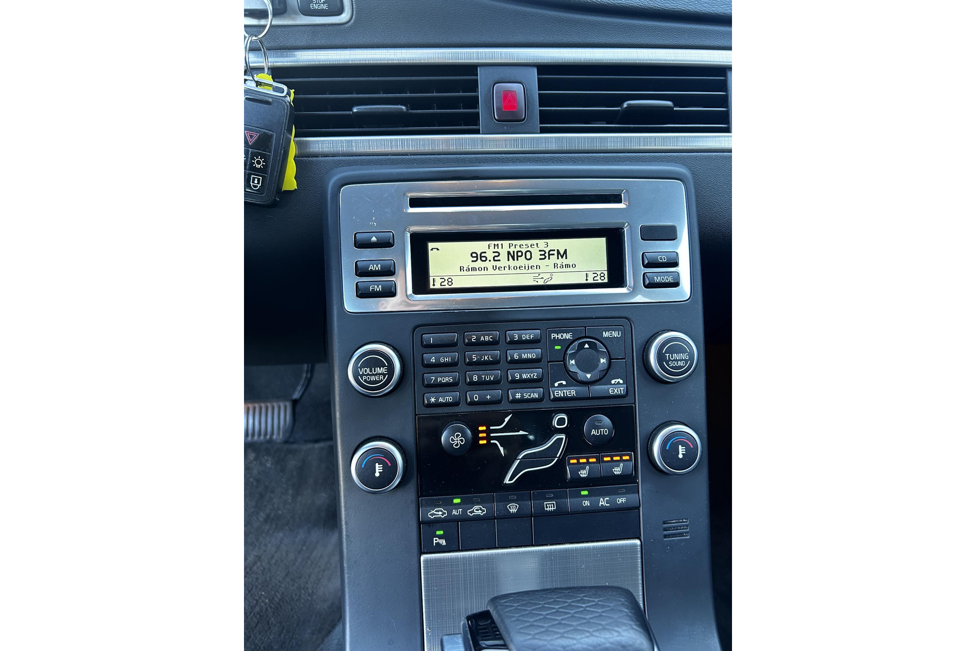 Volvo V70 2.4D Momentum 2010 TITANIUM GREY (455) 15