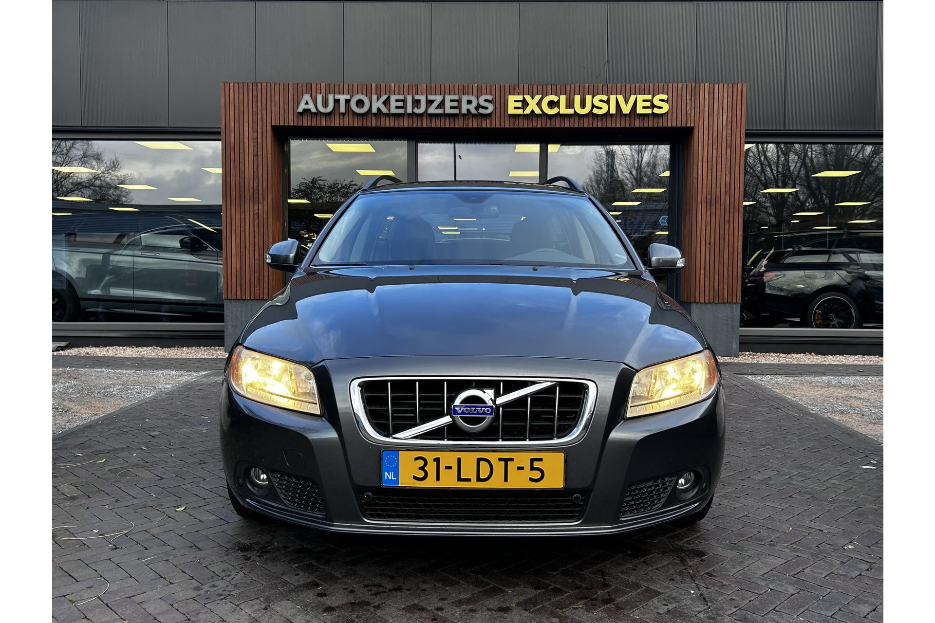 Volvo V70 2.4D Momentum 2010 TITANIUM GREY (455) 3