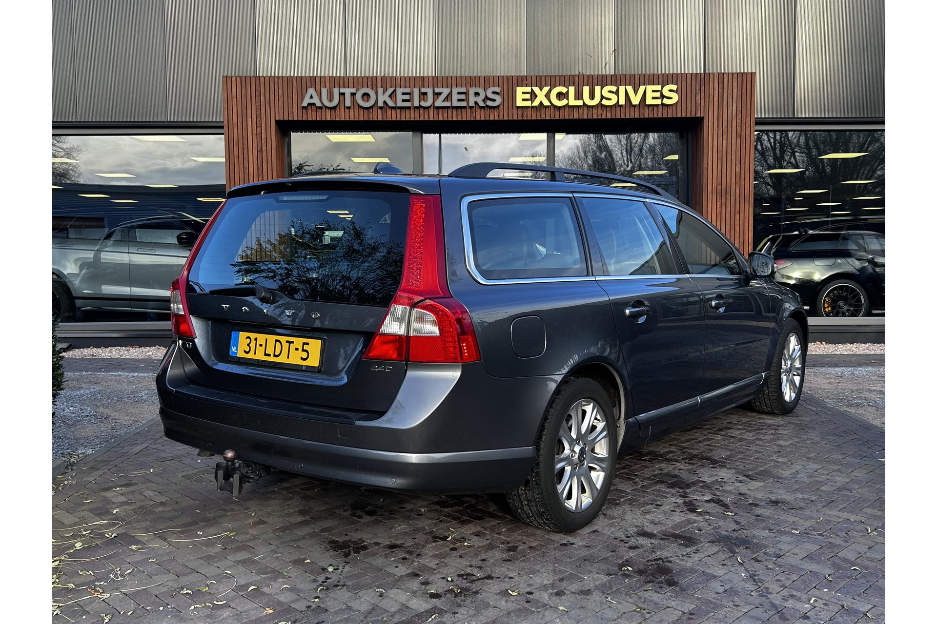 Volvo V70 2.4D Momentum 2010 TITANIUM GREY (455) 32