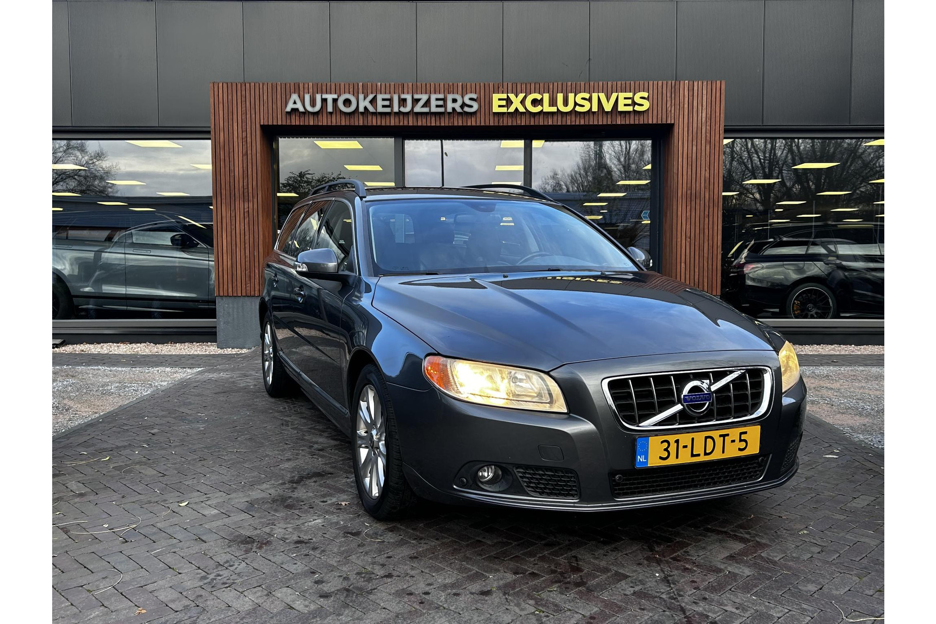 Volvo V70 2.4D Momentum 2010 TITANIUM GREY (455) 33