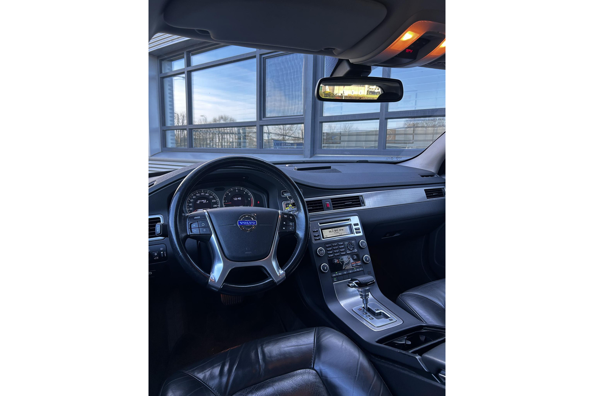 Volvo V70 2.4D Momentum 2010 TITANIUM GREY (455) 4