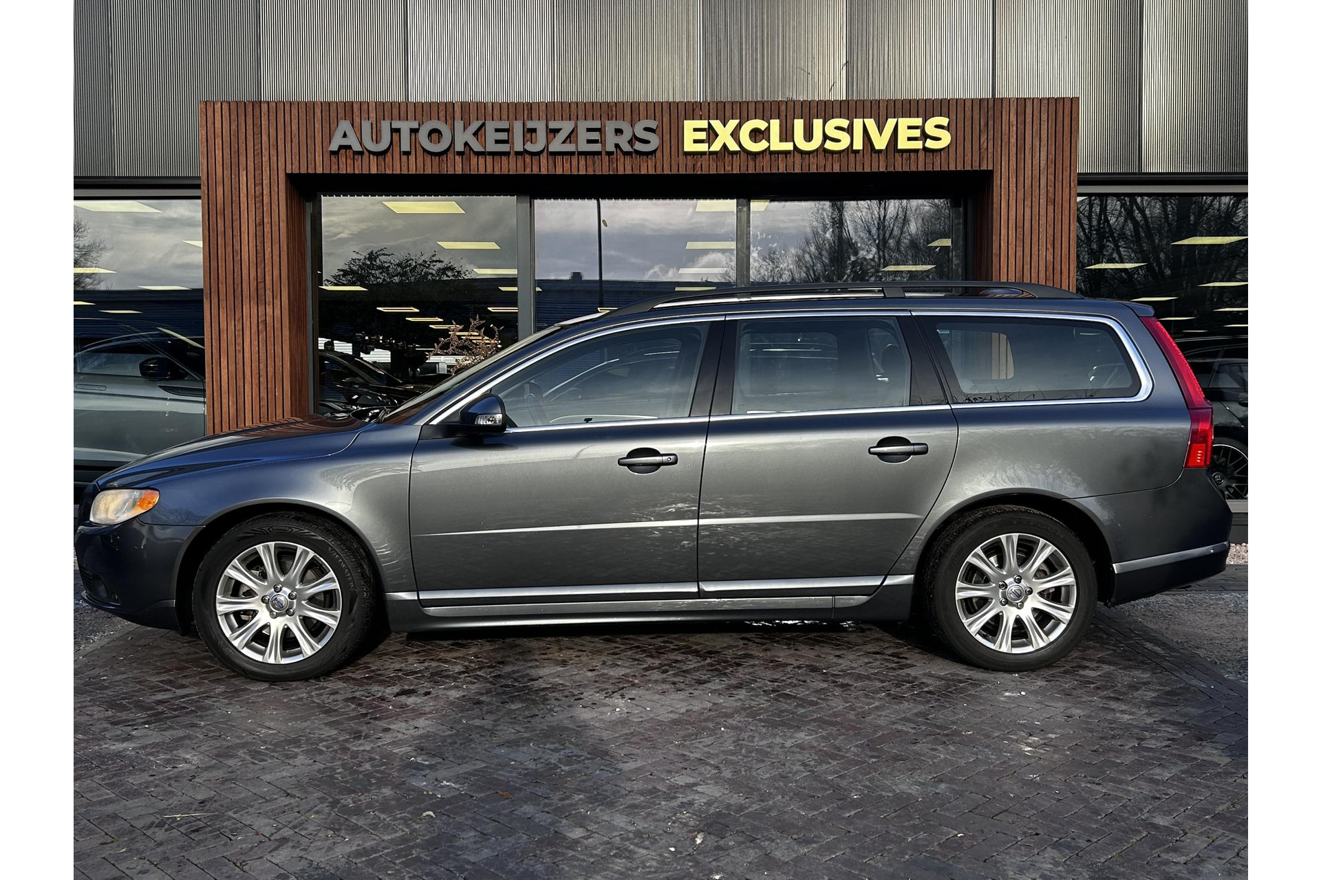 Volvo V70 2.4D Momentum 2010 TITANIUM GREY (455) 5