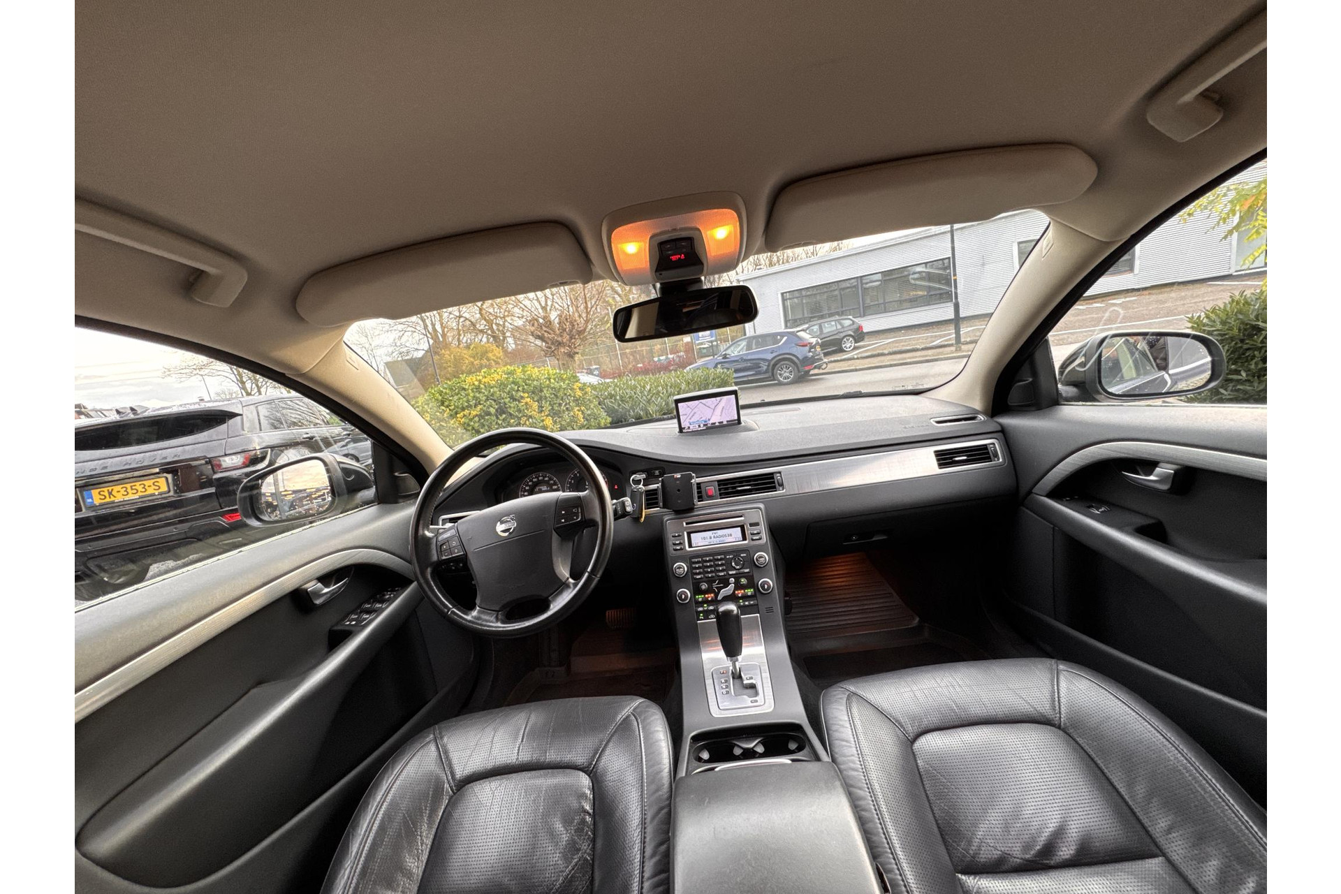 Volvo V70 3.2 Momentum 2007 BLACK SOLID (STONE) (019) 12