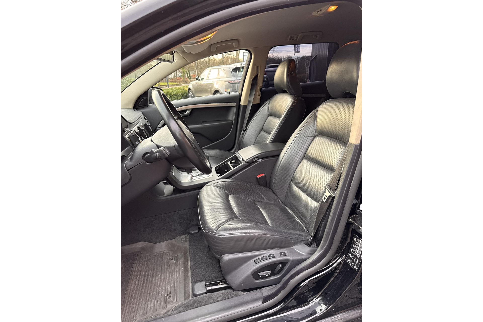 Volvo V70 3.2 Momentum 2007 BLACK SOLID (STONE) (019) 16