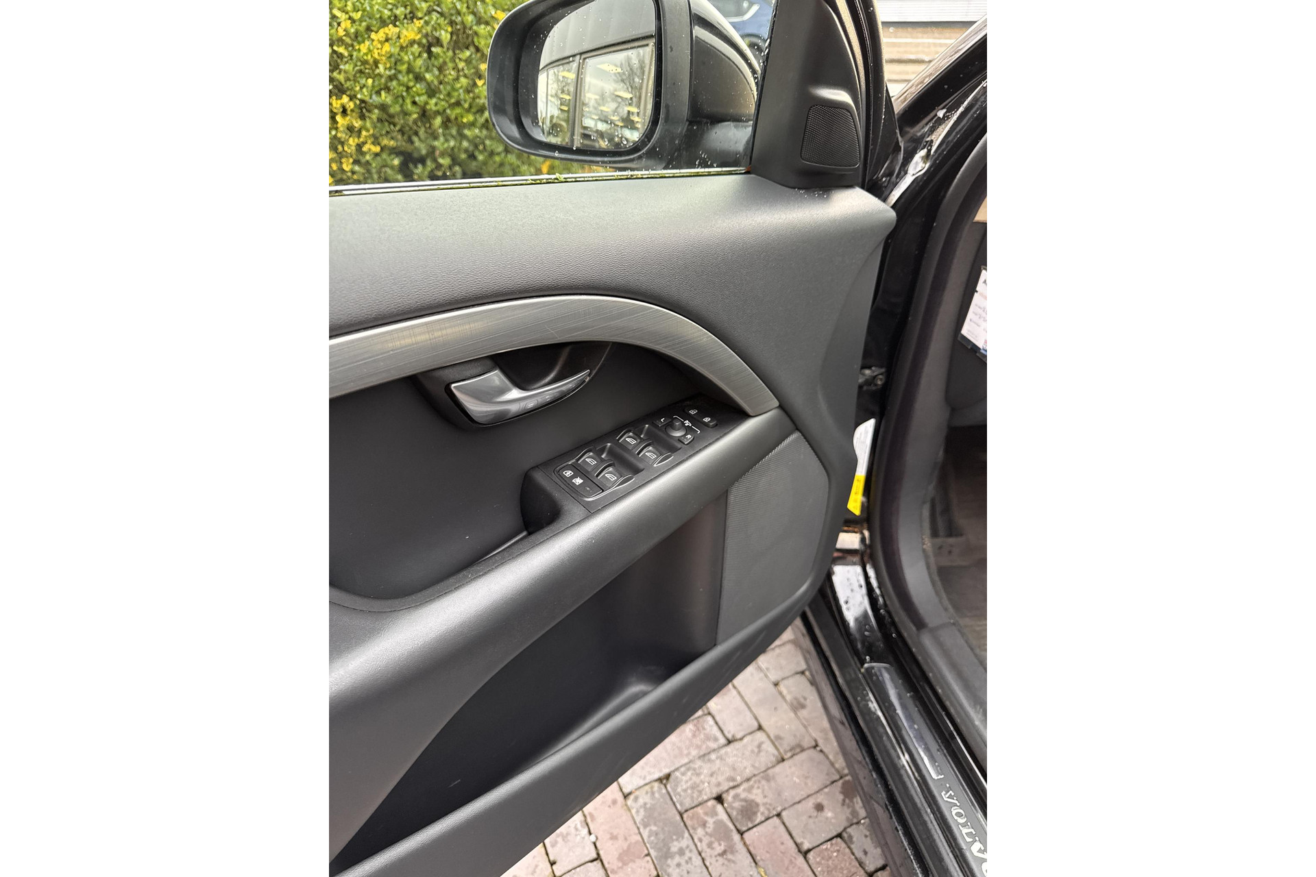 Volvo V70 3.2 Momentum 2007 BLACK SOLID (STONE) (019) 17