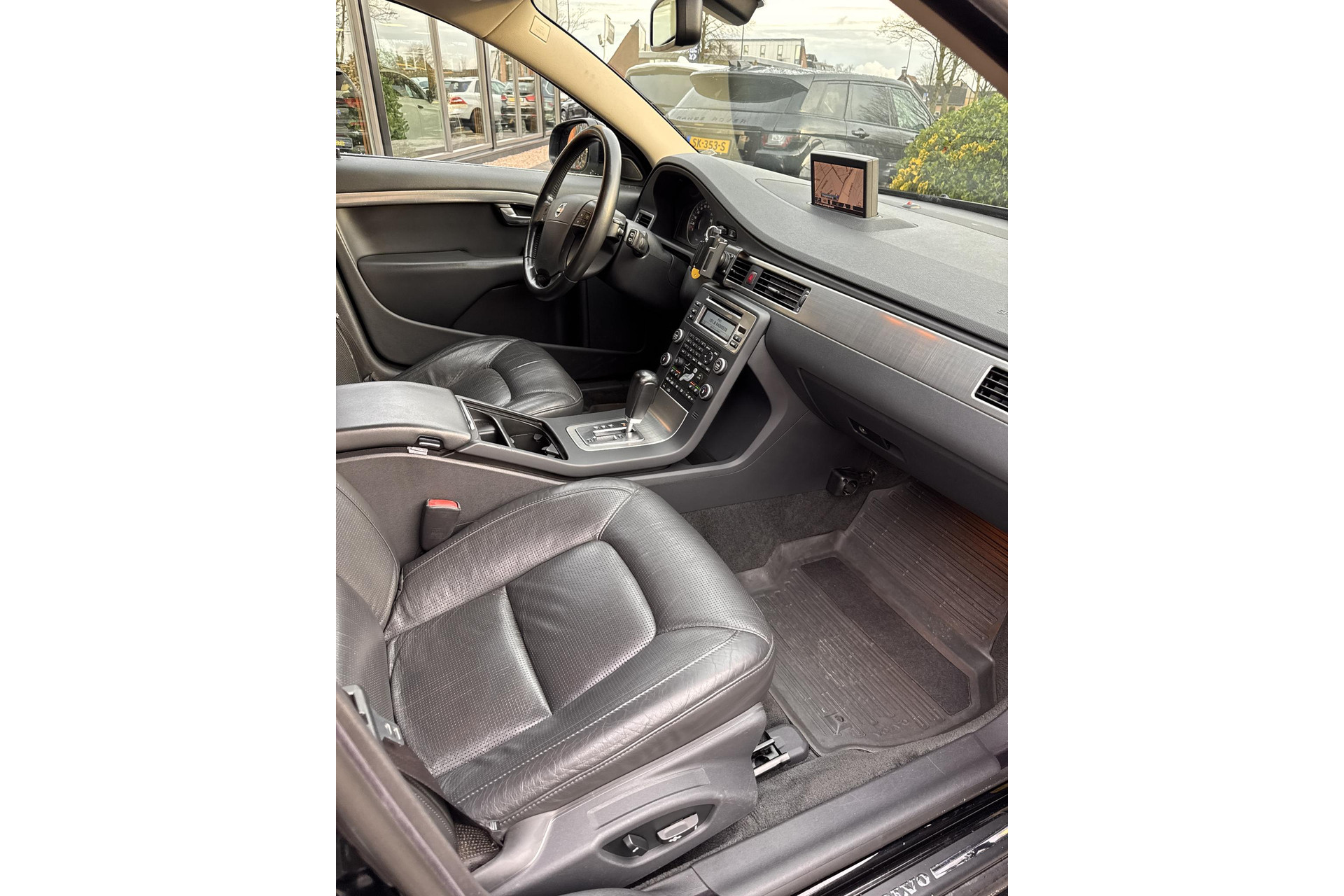 Volvo V70 3.2 Momentum 2007 BLACK SOLID (STONE) (019) 6