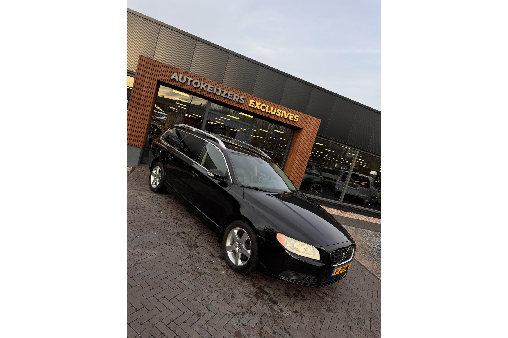 Volvo V70 3.2 Momentum 2007 BLACK SOLID (STONE) (019) 7
