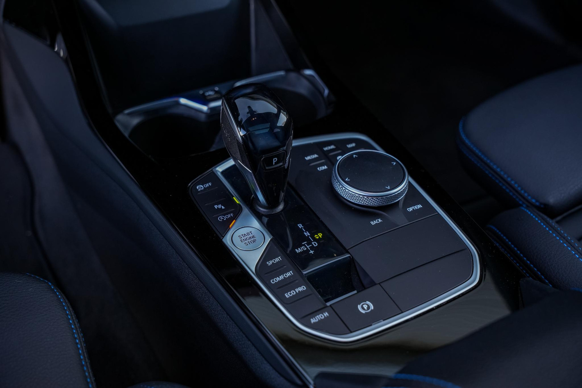 BMW 1-serie 118i Executive Edition 2021 Saphirschwarz metallic 14