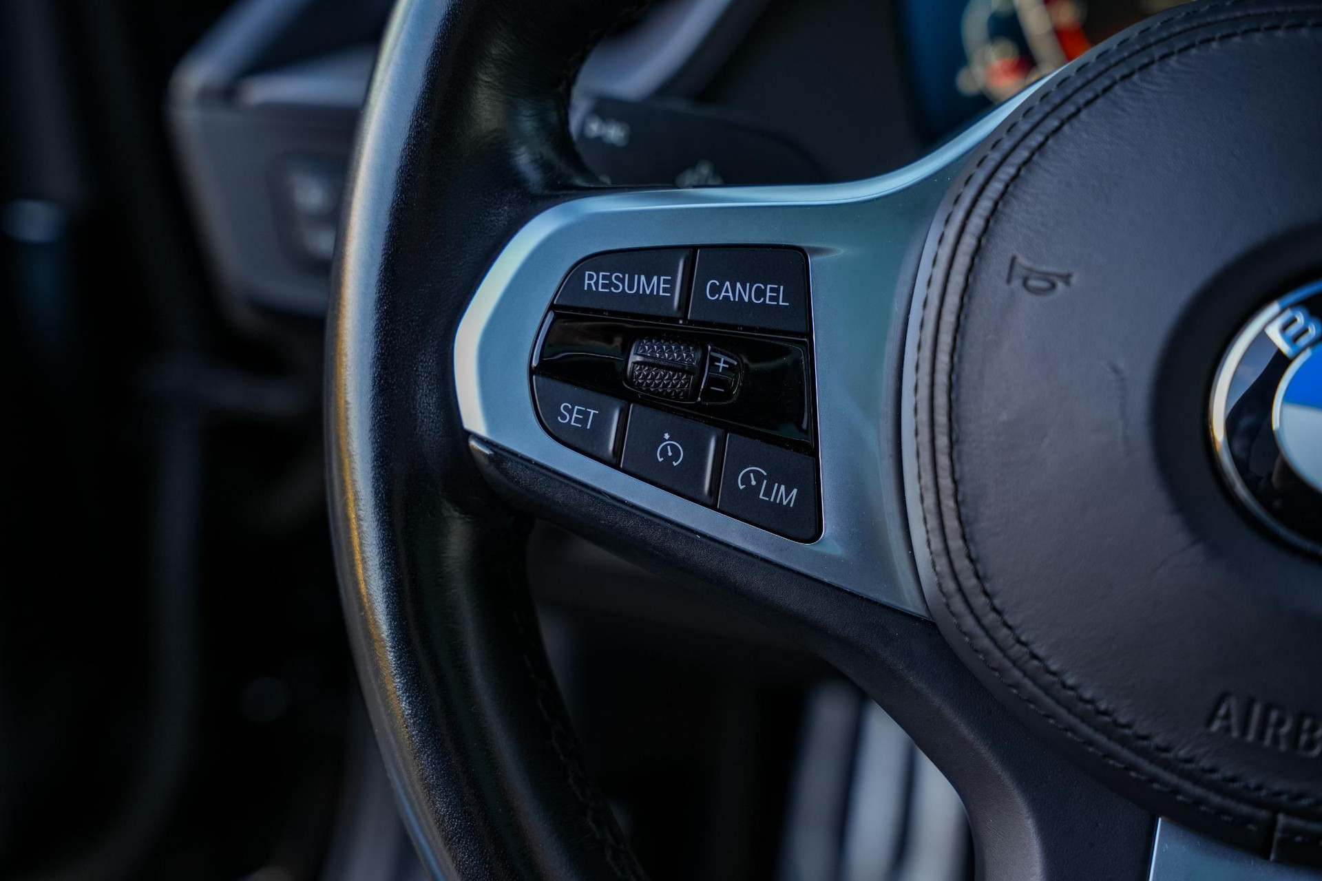 BMW 1-serie 118i Executive Edition 2021 Saphirschwarz metallic 20