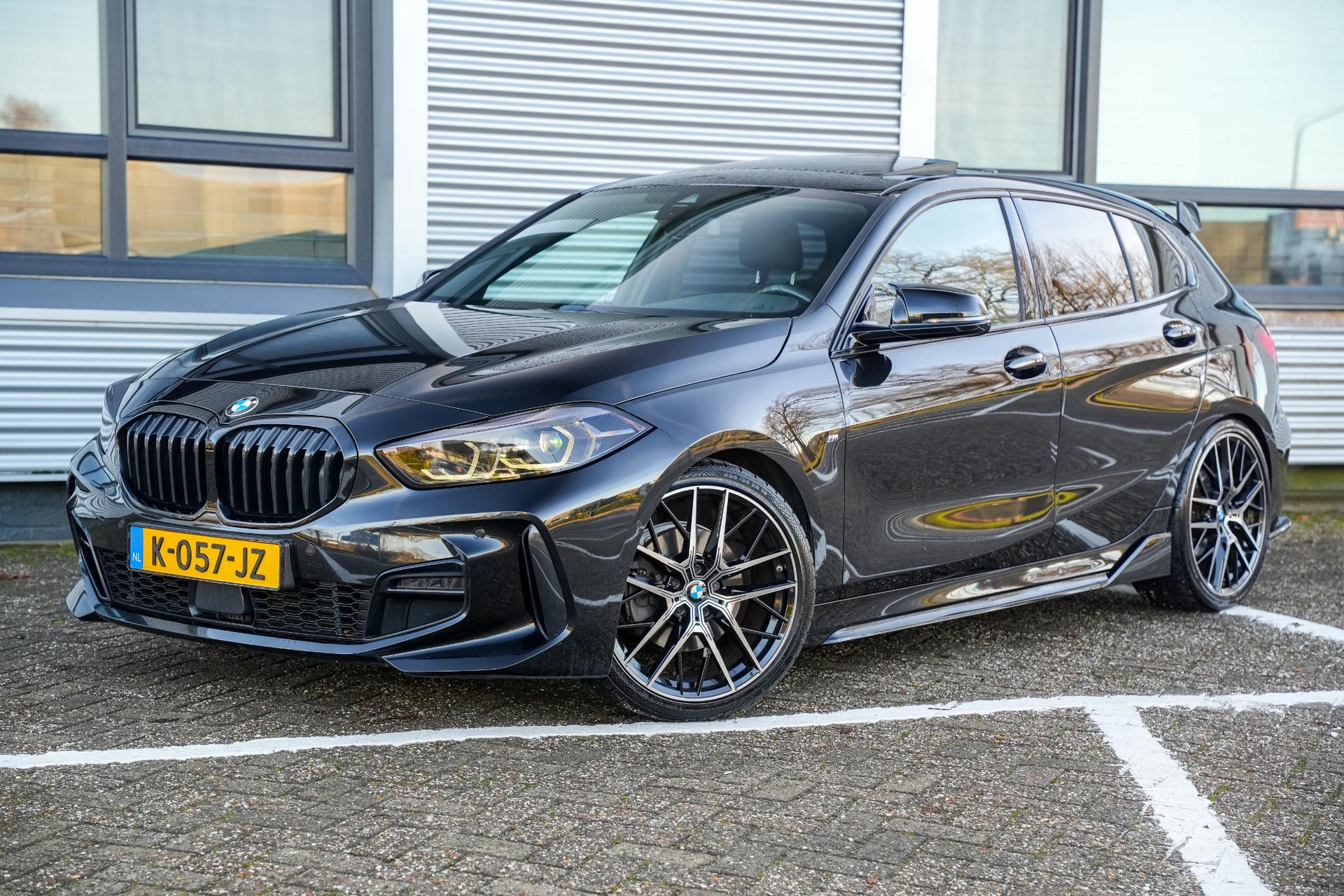 BMW 1-serie 118i Executive Edition 2021 Saphirschwarz metallic 26