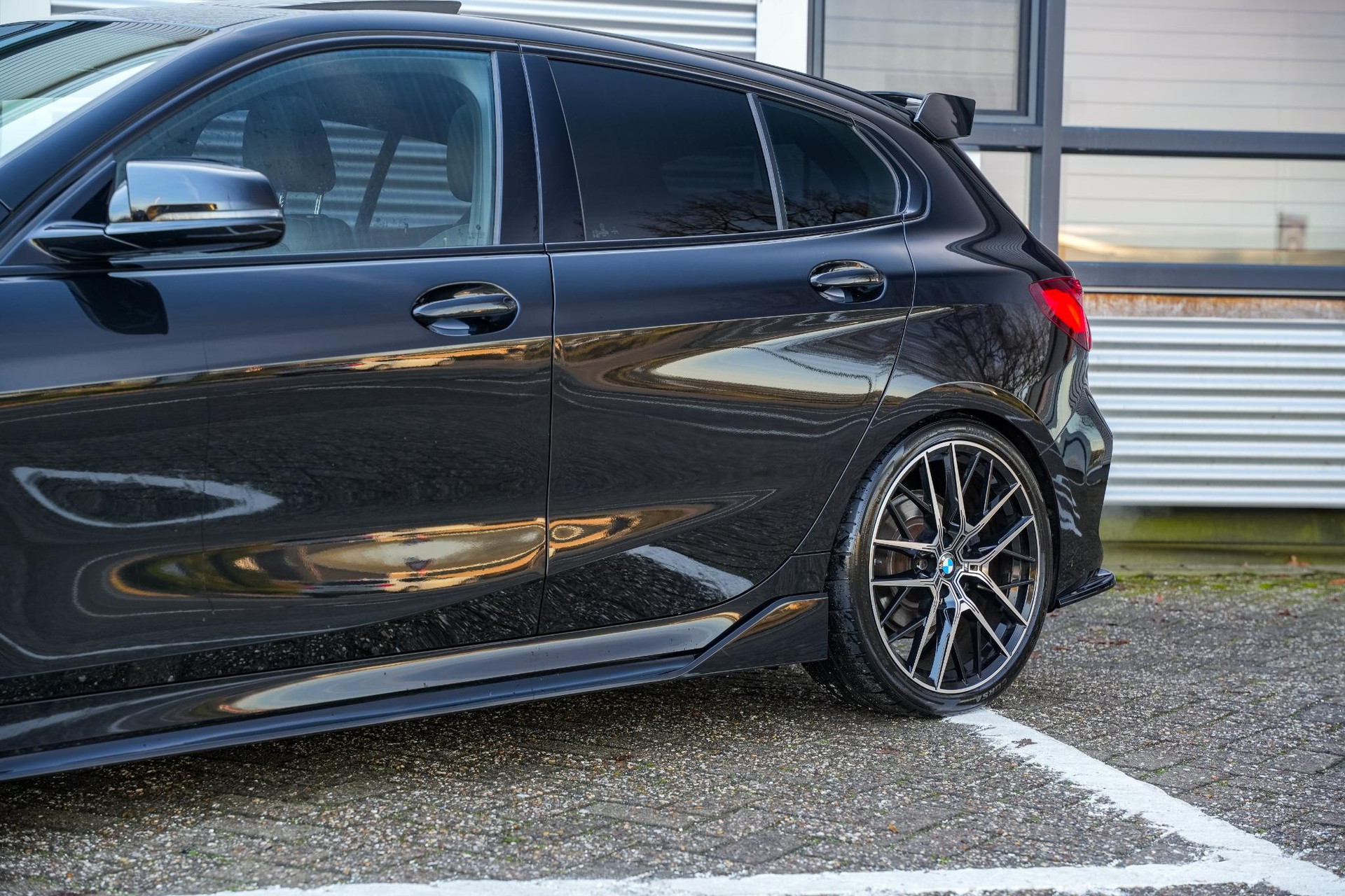 BMW 1-serie 118i Executive Edition 2021 Saphirschwarz metallic 28