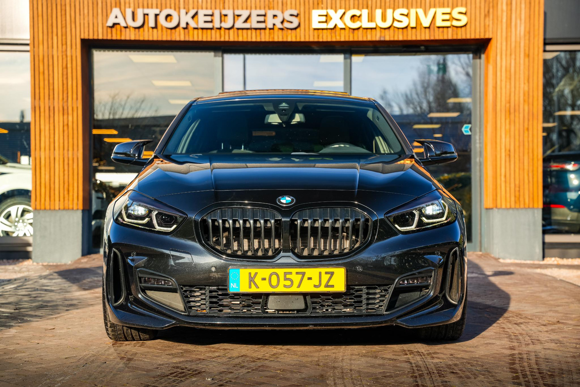 BMW 1-serie 118i Executive Edition 2021 Saphirschwarz metallic 3