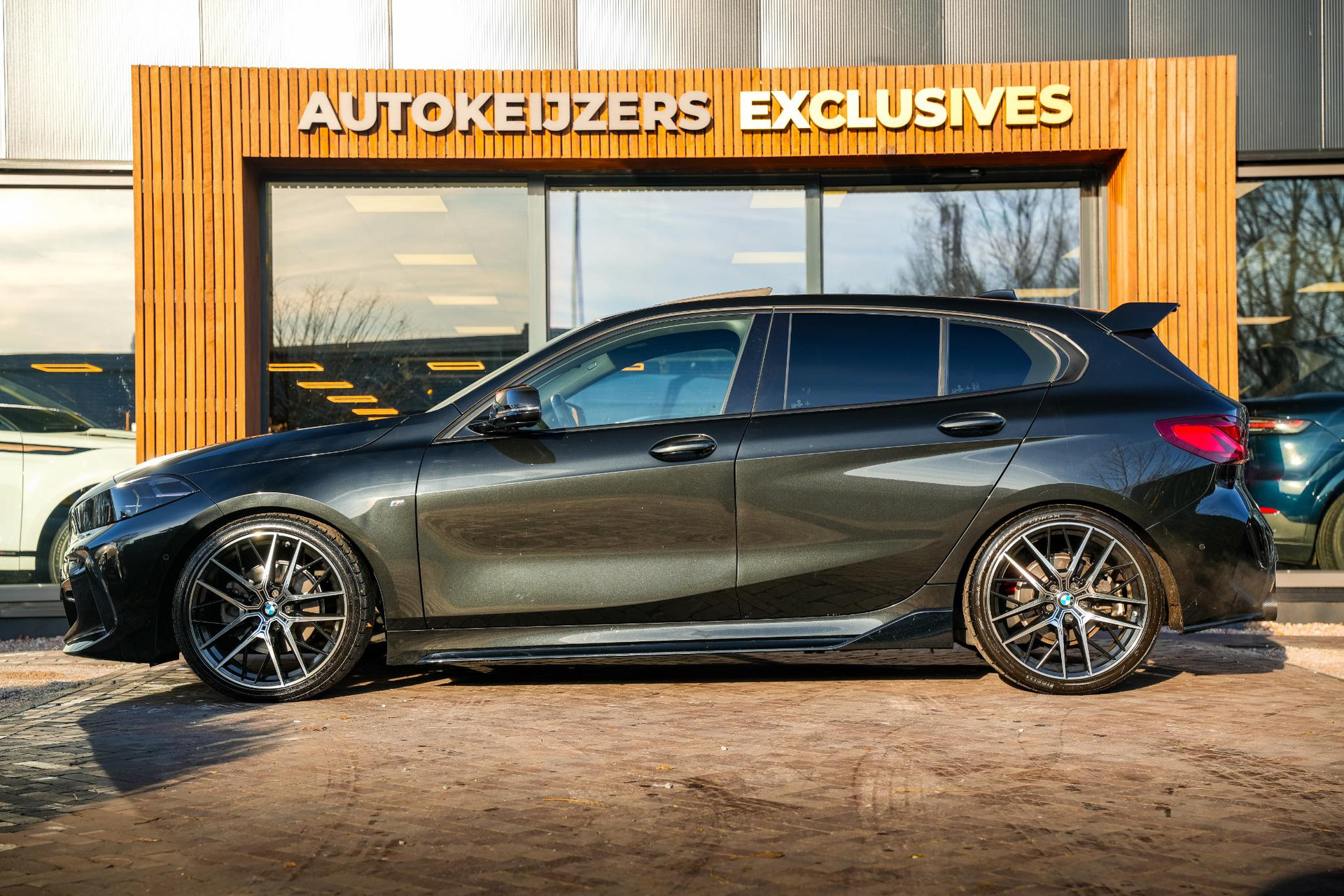 BMW 1-serie 118i Executive Edition 2021 Saphirschwarz metallic 5