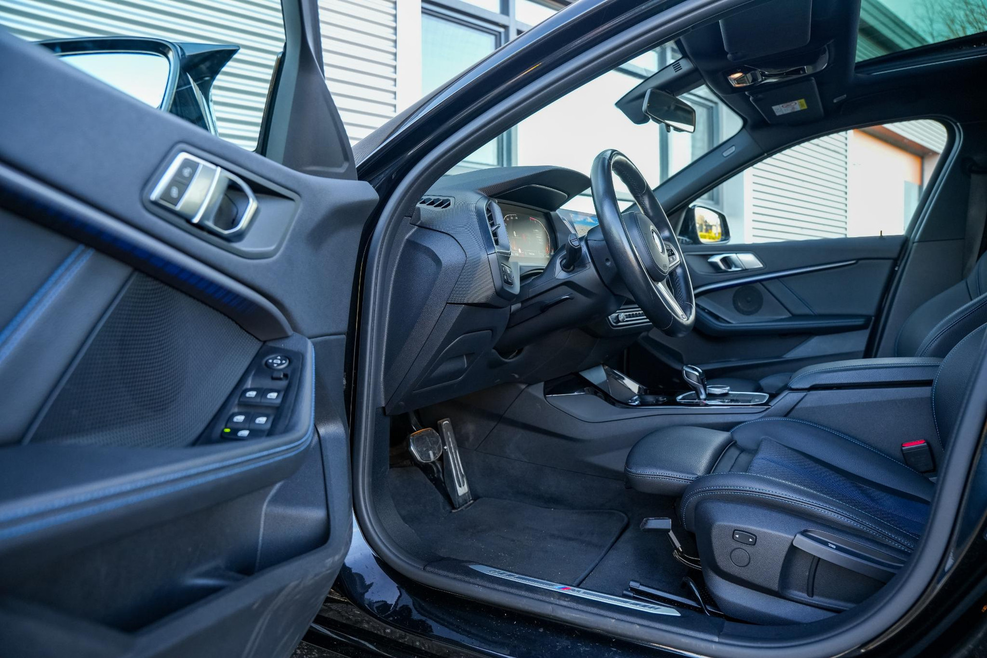 BMW 1-serie 118i Executive Edition 2021 Saphirschwarz metallic 6