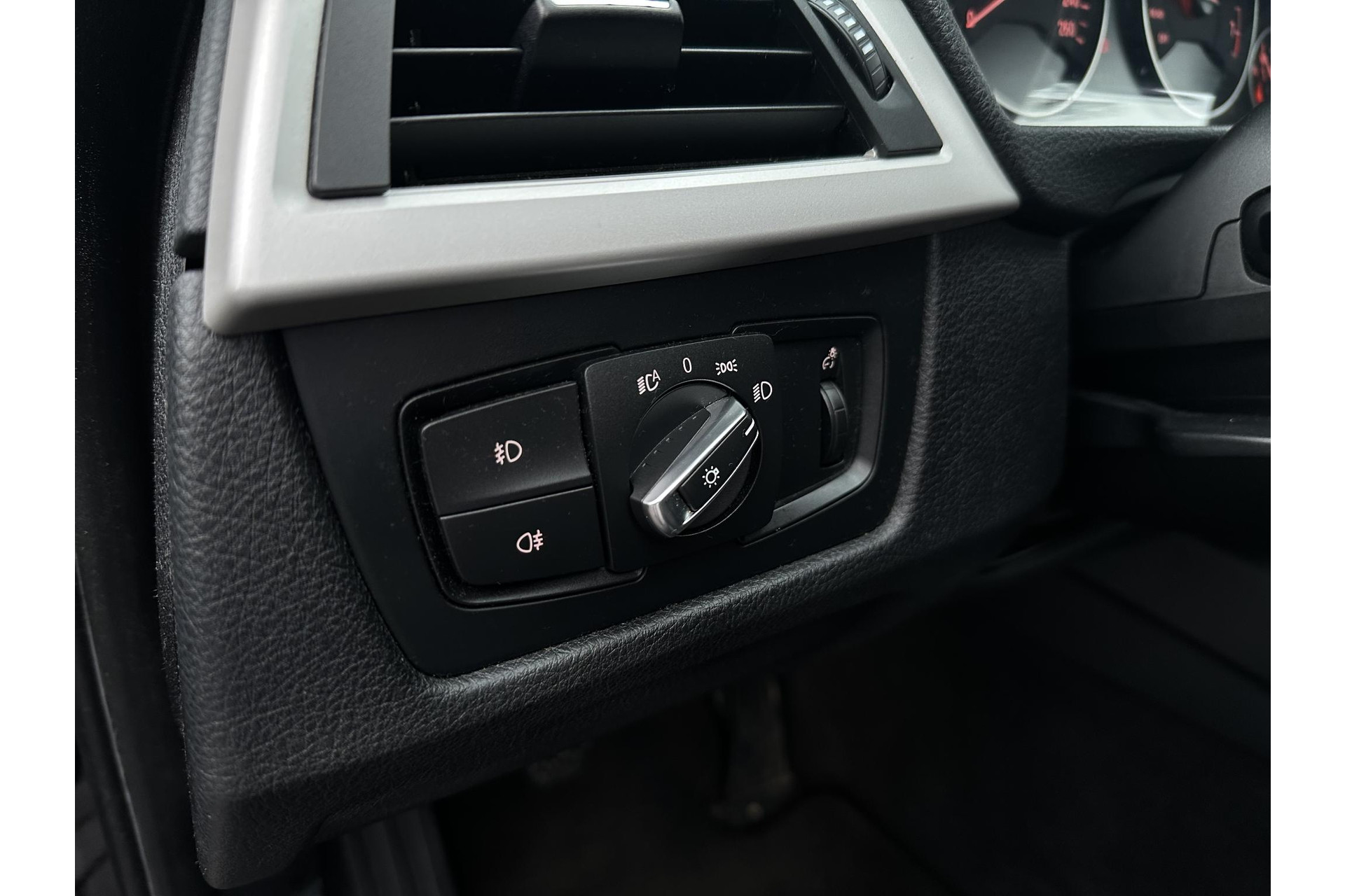 BMW 3-serie 320i EfficientDynamics Edition High Executive 2013 BLACK SAPPHIRE METALLIC (475) 13