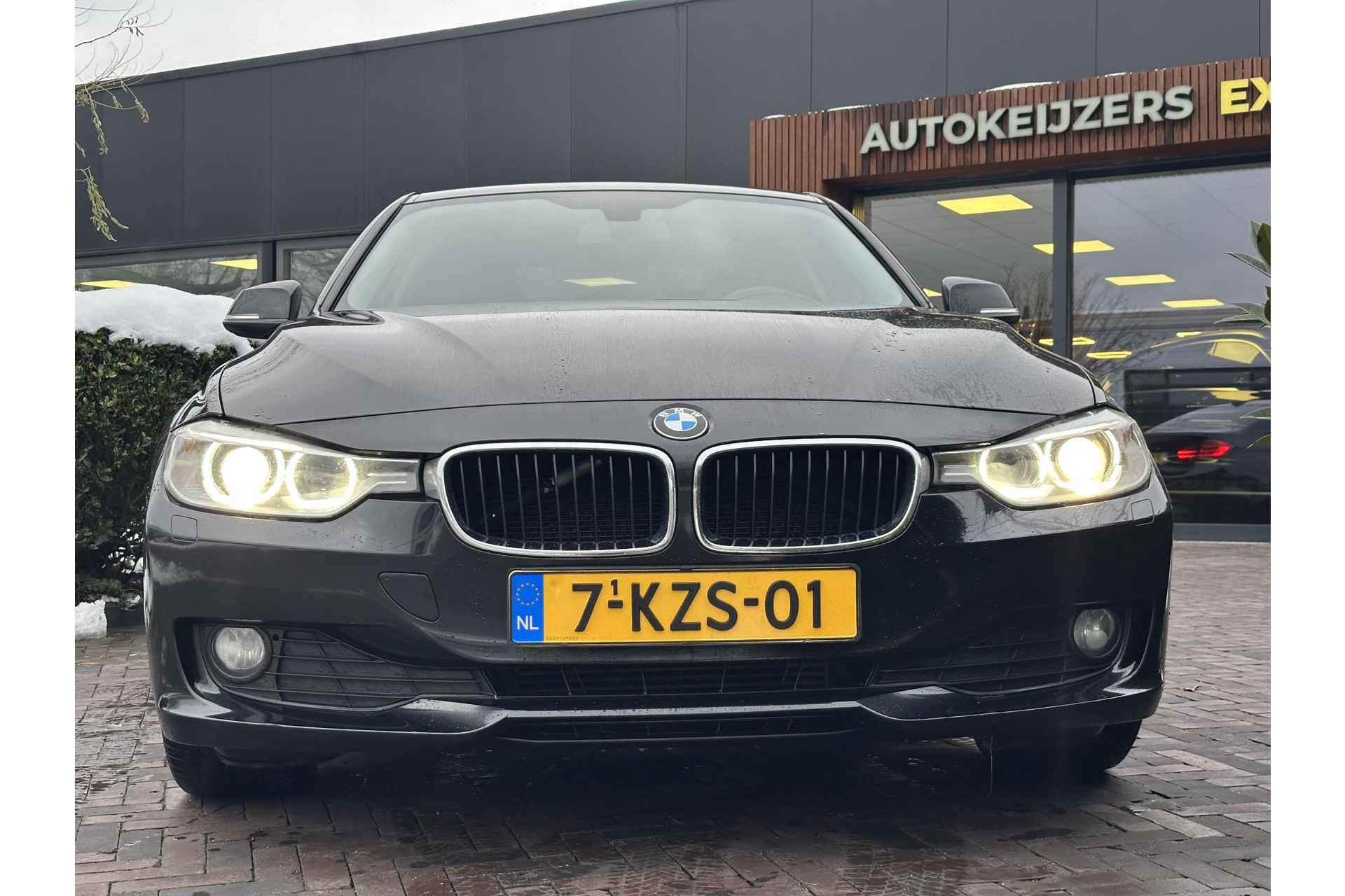 BMW 3-serie 320i EfficientDynamics Edition High Executive 2013 BLACK SAPPHIRE METALLIC (475) 2
