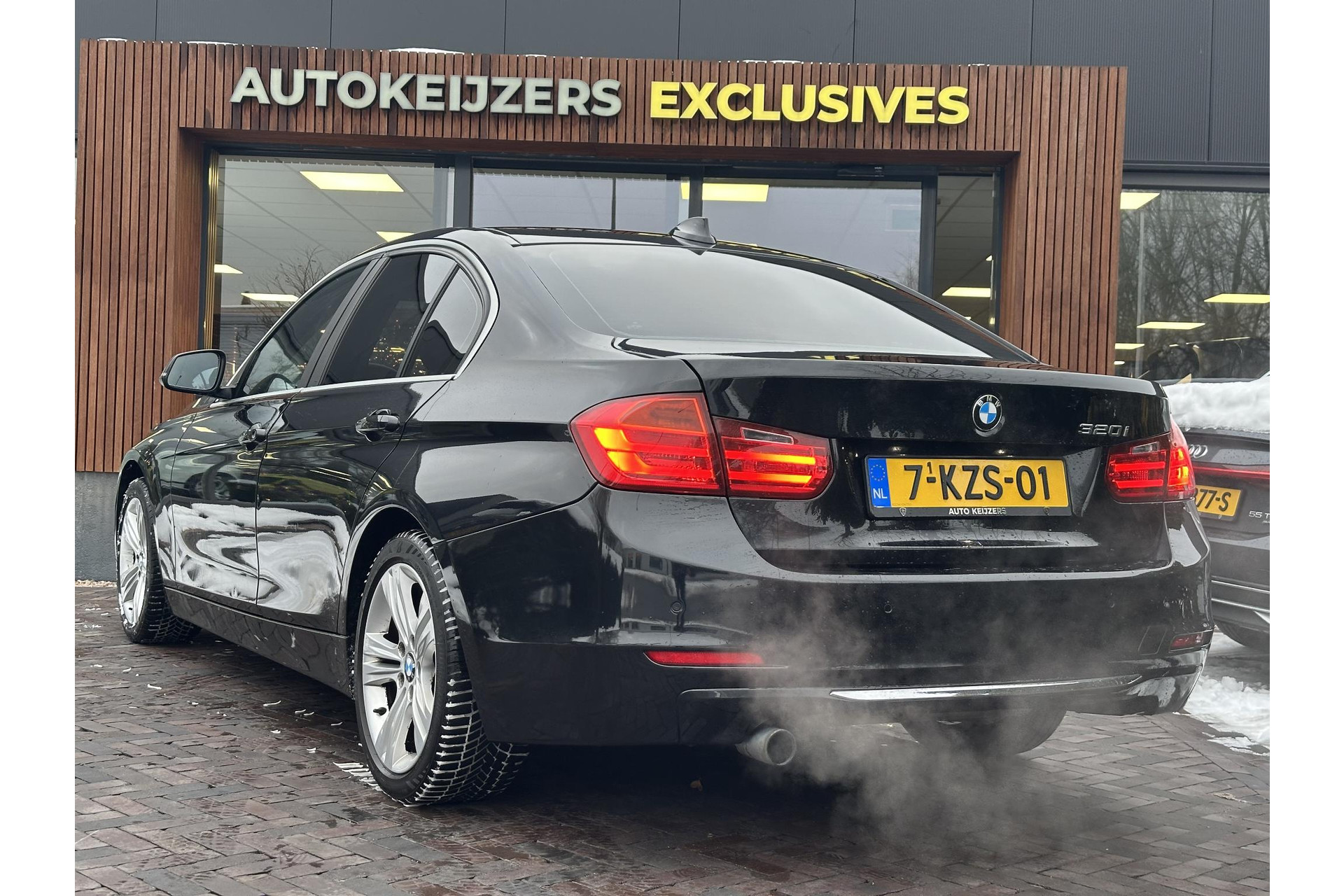 BMW 3-serie 320i EfficientDynamics Edition High Executive 2013 BLACK SAPPHIRE METALLIC (475) 3