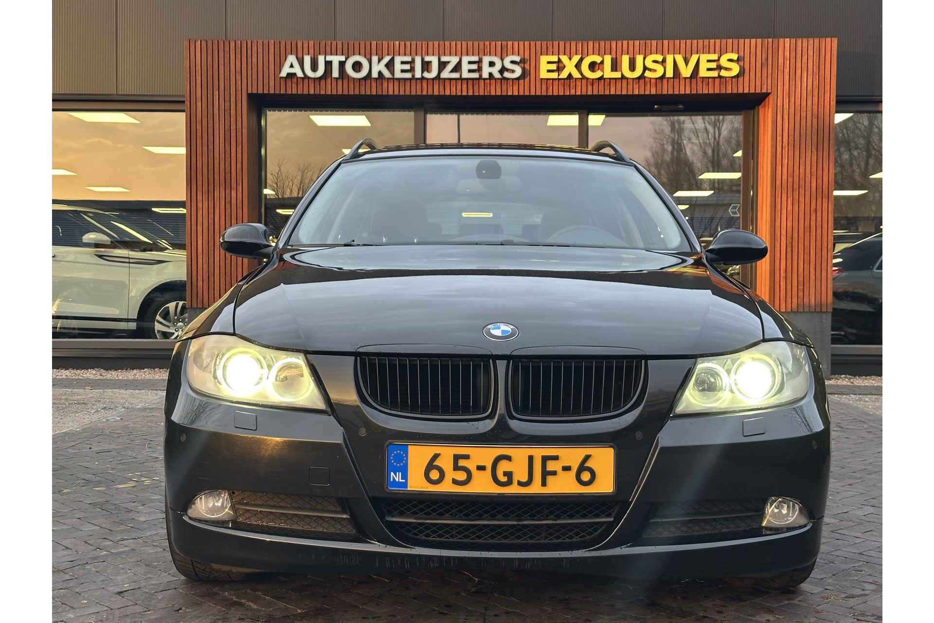 BMW 3 Serie Touring 325xi High Executive 2008 Saphirschwarz metallic 2