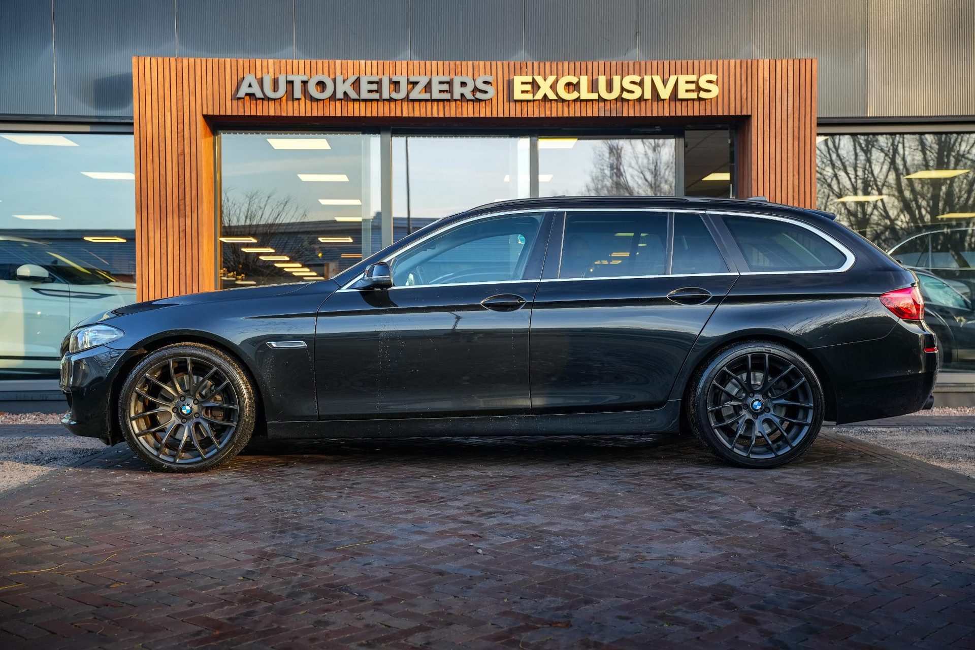 BMW 5 Serie Touring 530d High Executive 2015 black-sapphire metallic (475) 5