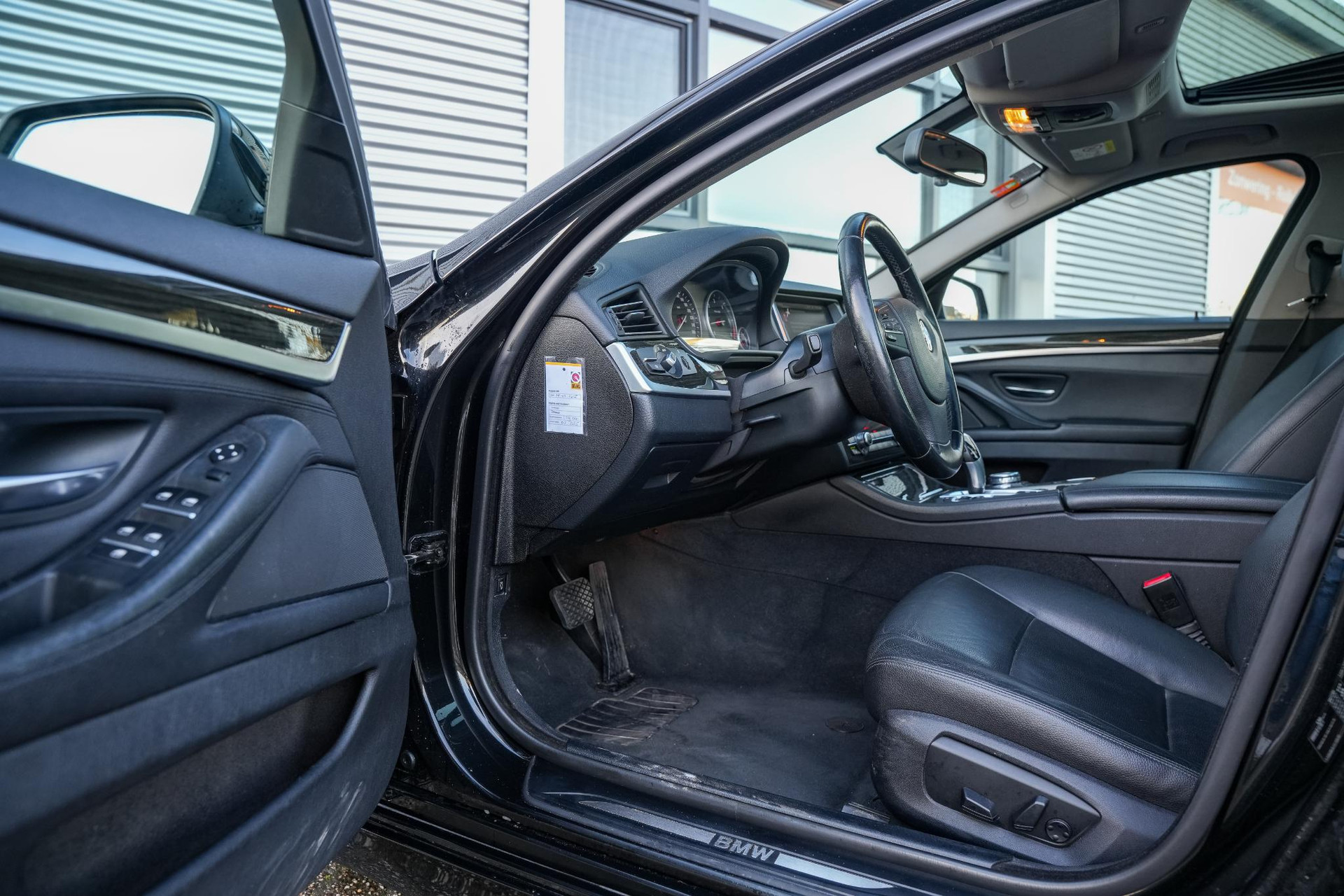 BMW 5 Serie Touring 530d High Executive 2015 black-sapphire metallic (475) 6