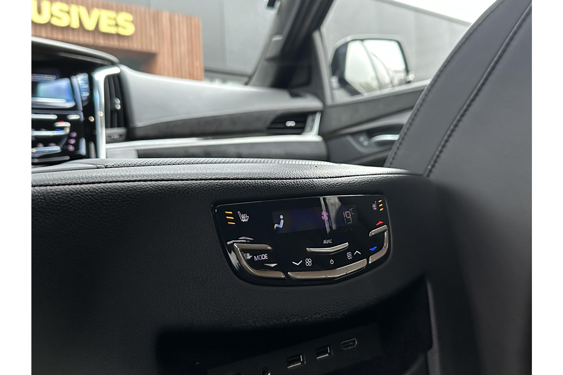 Cadillac Escalade 6.2 V8 Platinum 2018  34