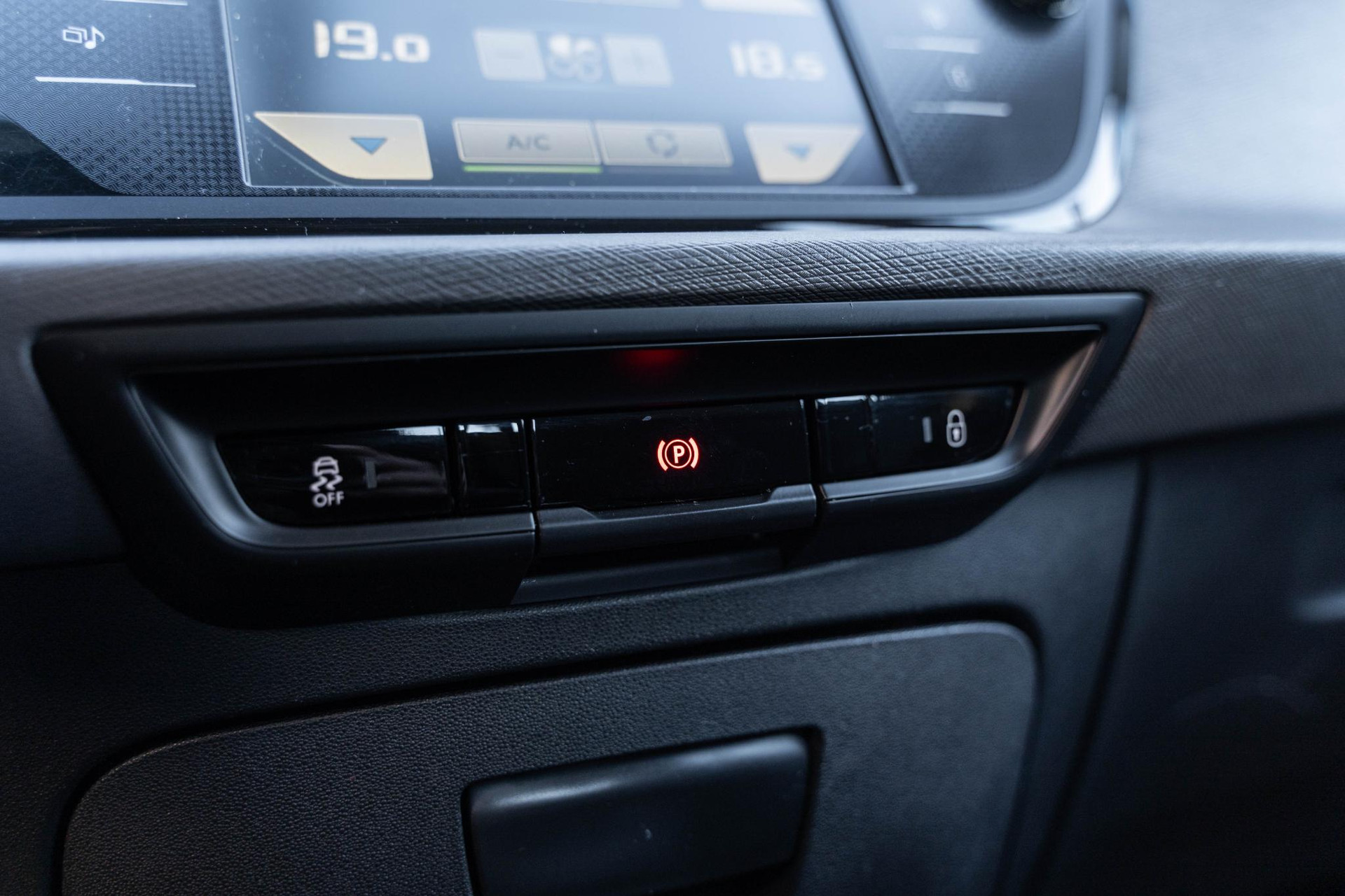 Citroën C4 Picasso 1.2 PureTech Attraction 2016 KYANOS BLUE PAINT (KGQ) 18