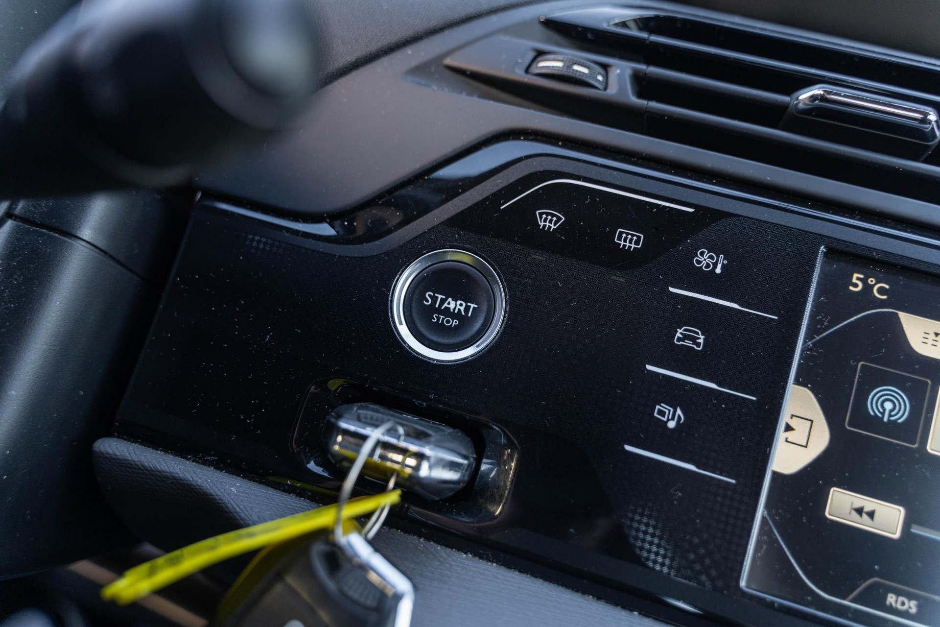 Citroën C4 Picasso 1.2 PureTech Attraction 2016 KYANOS BLUE PAINT (KGQ) 20