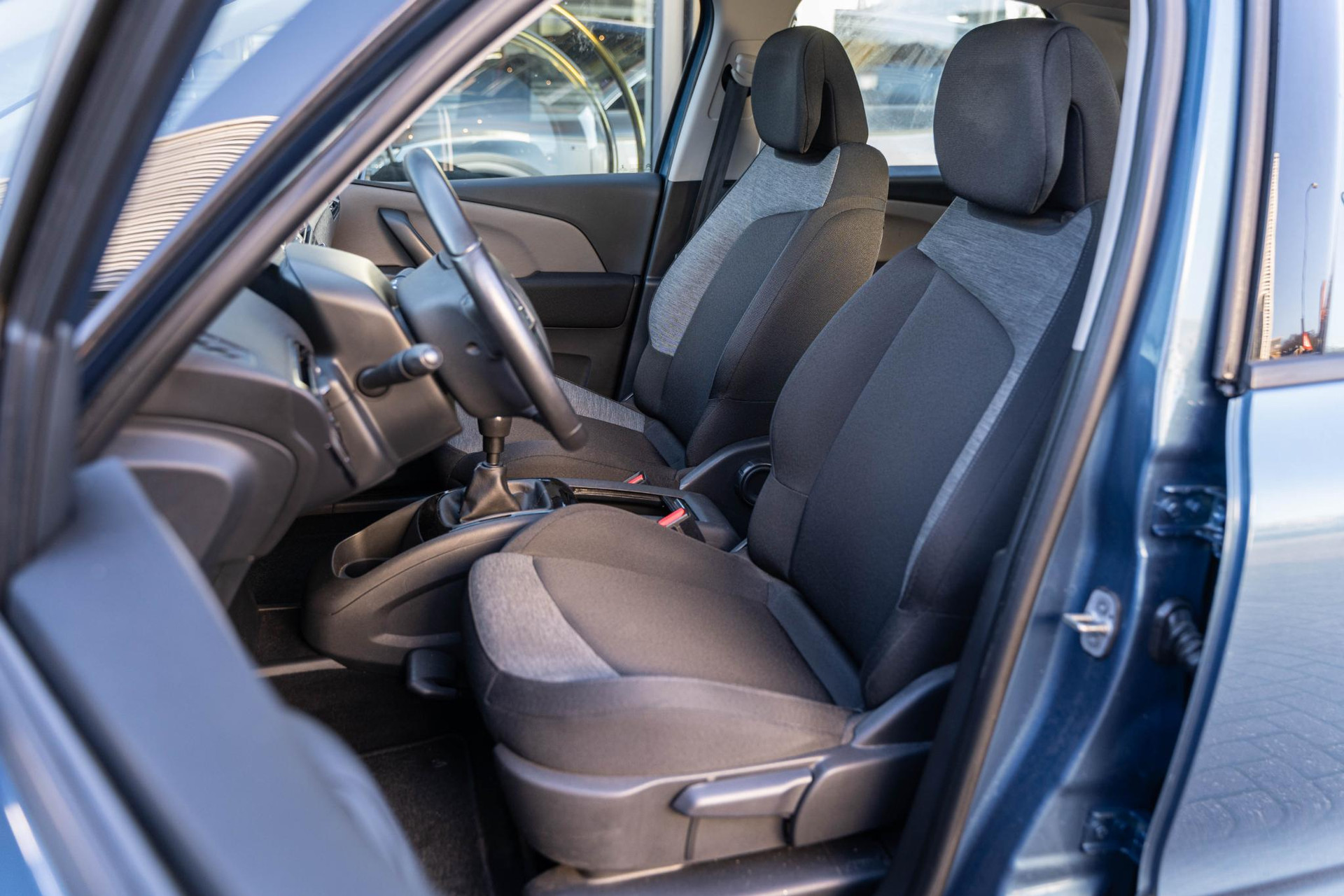 Citroën C4 Picasso 1.2 PureTech Attraction 2016 KYANOS BLUE PAINT (KGQ) 8