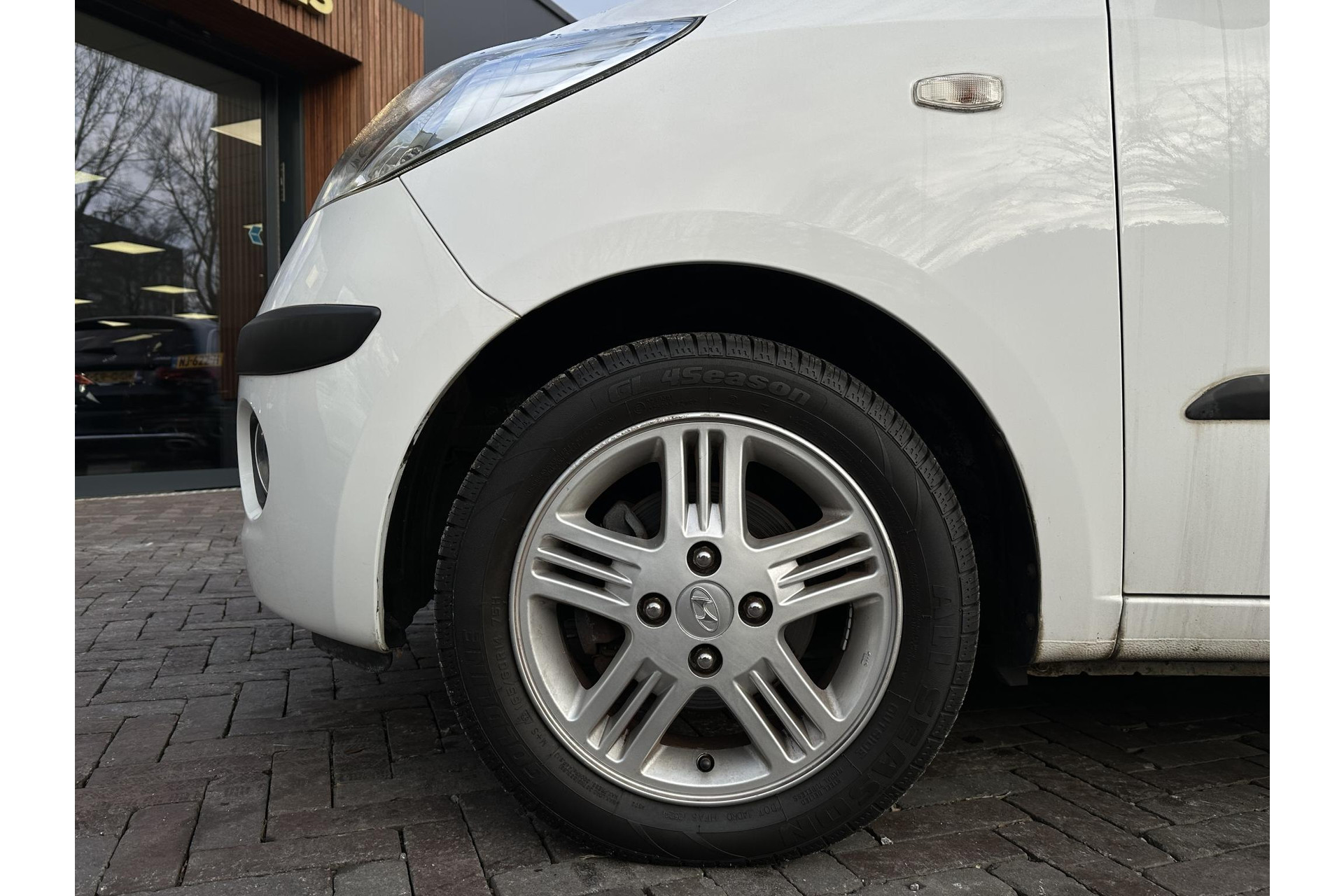 Hyundai i10 1.1 Active Orange Babies 2010 Crystal White (HW) 10