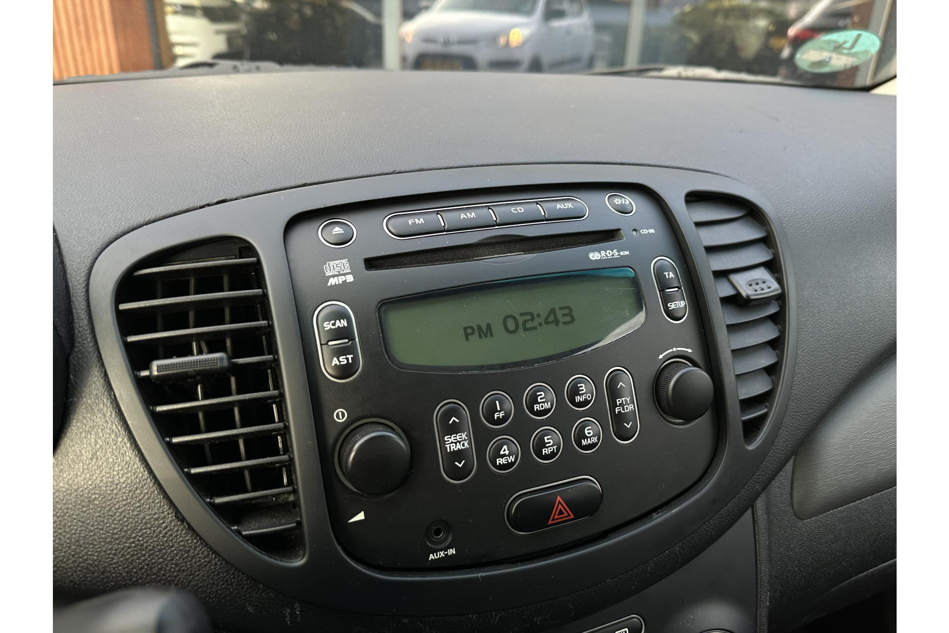 Hyundai i10 1.1 Active Orange Babies 2010 Crystal White (HW) 15