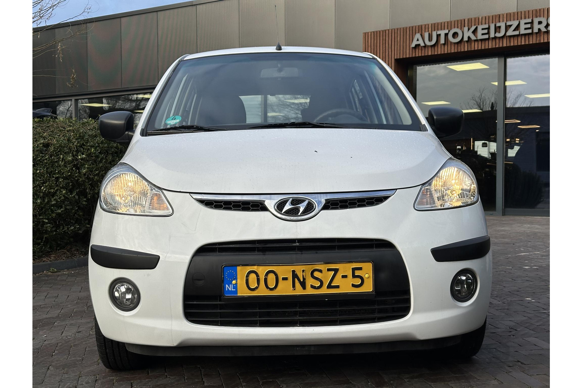 Hyundai i10 1.1 Active Orange Babies 2010 Crystal White (HW) 2