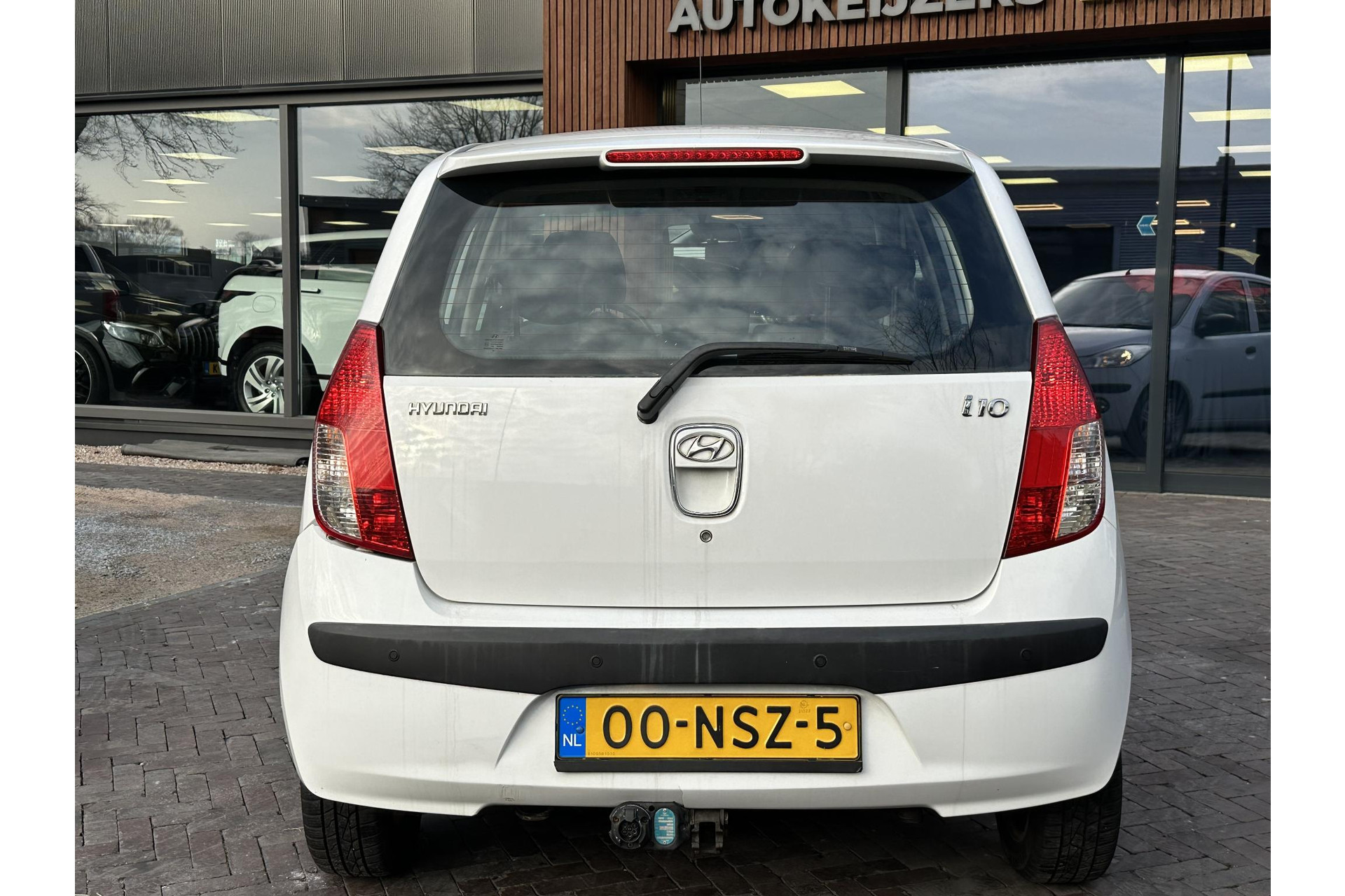 Hyundai i10 1.1 Active Orange Babies 2010 Crystal White (HW) 3