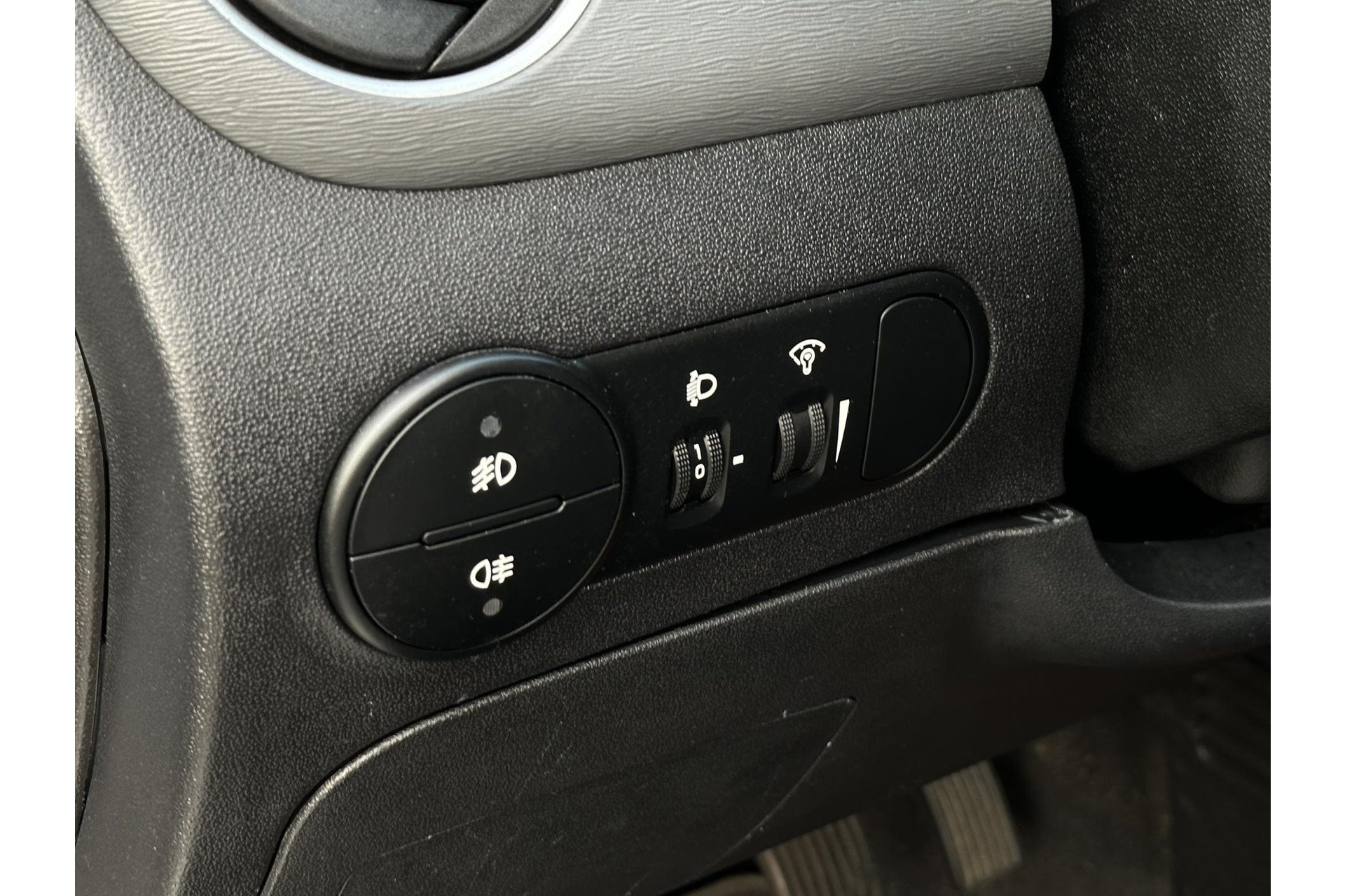 Hyundai i10 1.1 Active Orange Babies 2010 Crystal White (HW) 7