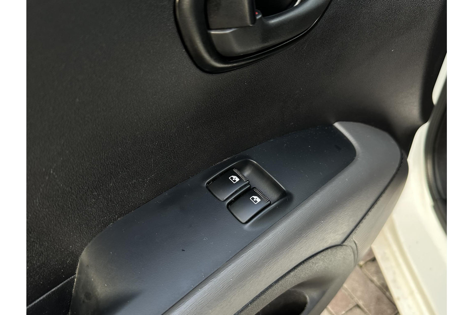 Hyundai i10 1.1 Active Orange Babies 2010 Crystal White (HW) 9